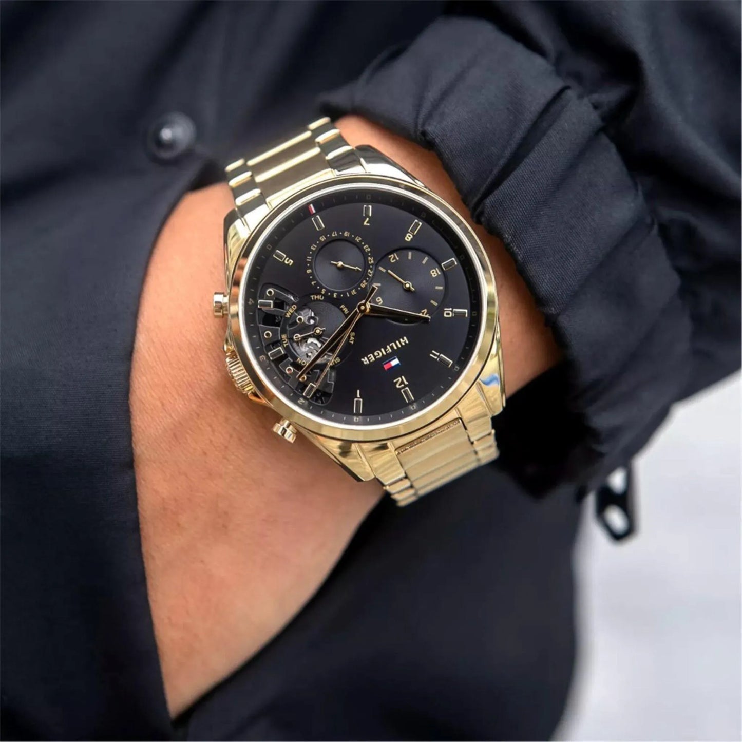 tommy-hilfiger-baker-herrenuhr-1710447-or-goldene-multifunktion-or-skelett-optik-and-schwarzes-zifferblatt-markenuhren-jlr-design-6 - JLR Design