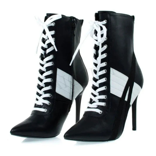 edle-schnurstiefeletten-mit-kontrast-schwarz-weiss-fur-einen-modernen-look-high-heels-jlr-design-1 - JLR Design