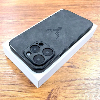 elegante-lederhulle-mit-hirschmotiv-fur-iphone-12-13-14-15-16-minipluspropromax-handyhulle-jlr-design-10 - JLR Design