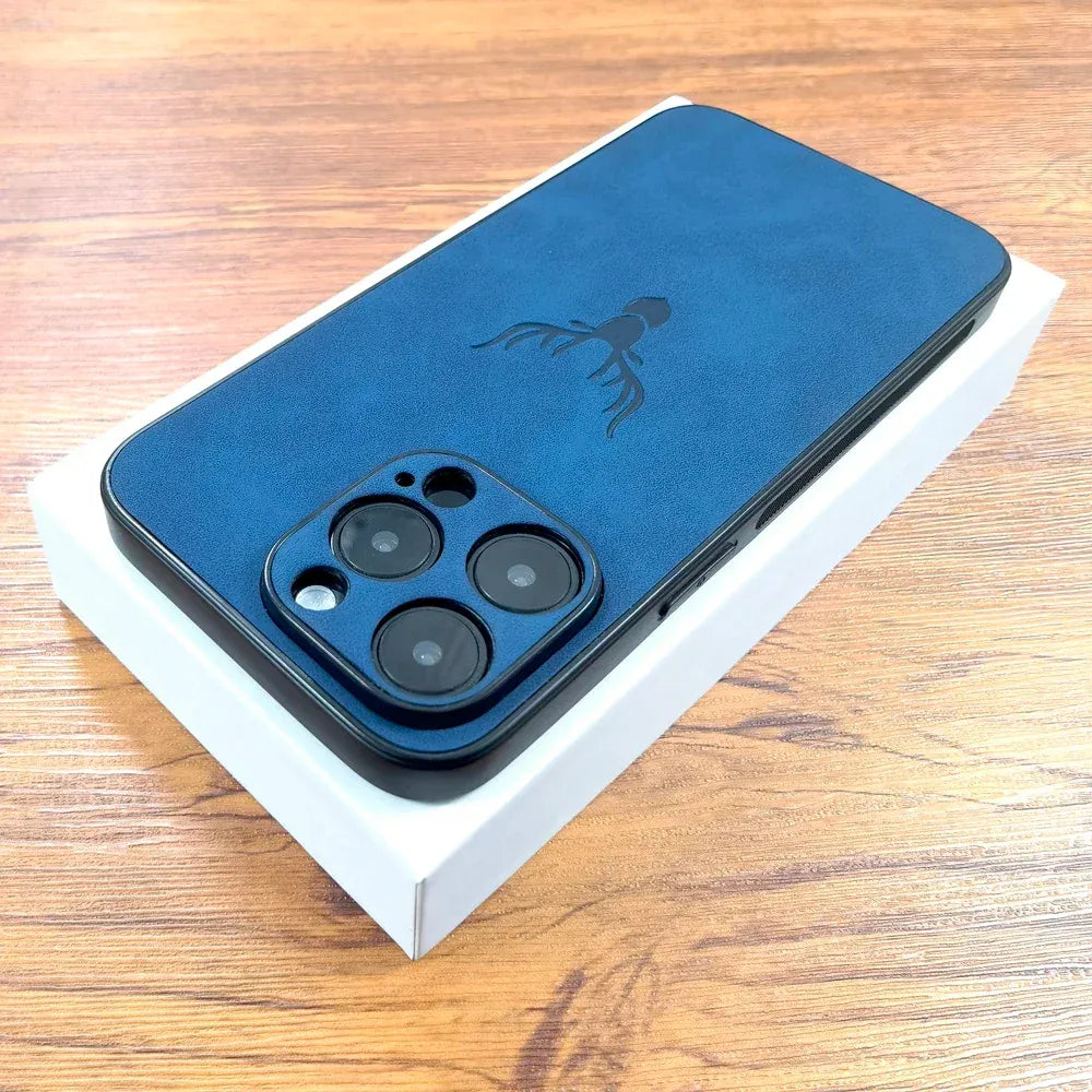 elegante-lederhulle-mit-hirschmotiv-fur-iphone-12-13-14-15-16-minipluspropromax-handyhulle-jlr-design-8 - JLR Design