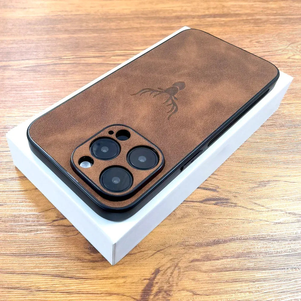 elegante-lederhulle-mit-hirschmotiv-fur-iphone-12-13-14-15-16-minipluspropromax-handyhulle-jlr-design-9 - JLR Design