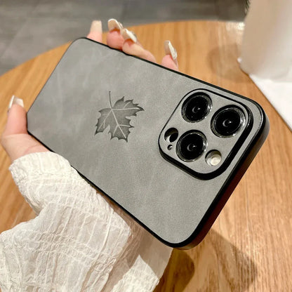 komfortable-lederhulle-mit-ahornblatt-fur-iphone-12-13-14-15-16-minipluspropromax-handyhulle-jlr-design-9 - JLR Design