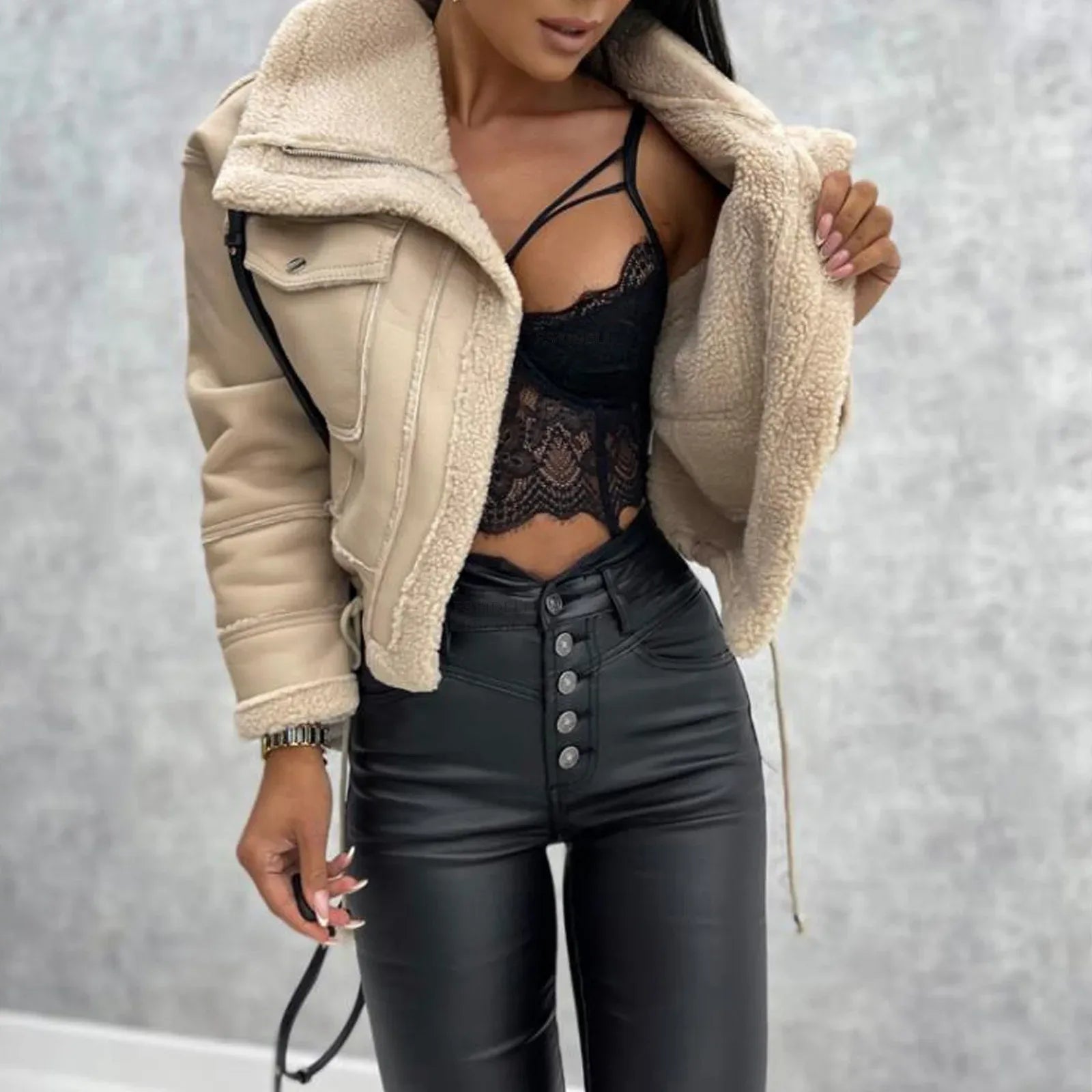 kurze-bikerjacke-in-lammfell-optik-stylische-faux-leather-jacke-fur-damen-jacke-jlr-design-11 - JLR Design