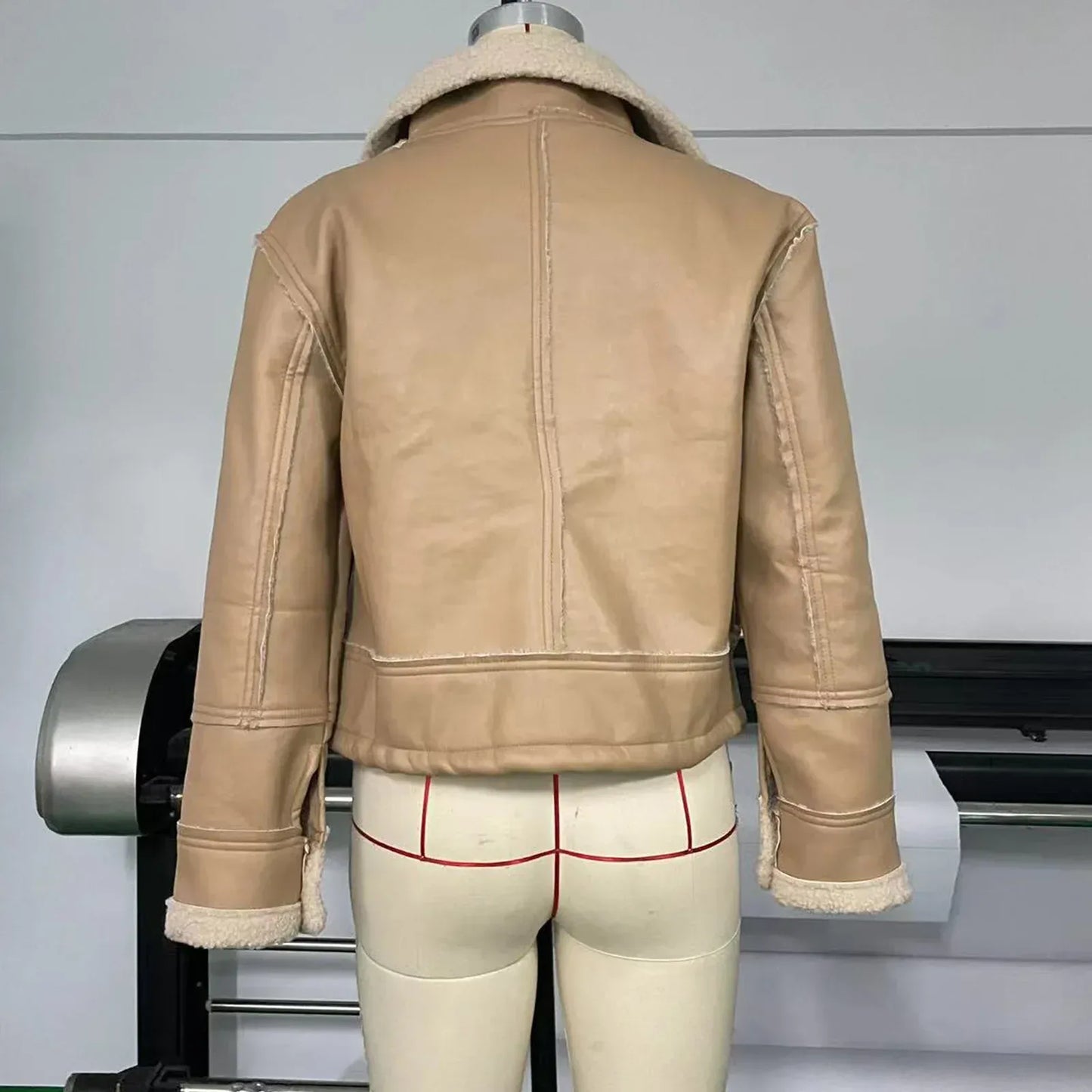 kurze-bikerjacke-in-lammfell-optik-stylische-faux-leather-jacke-fur-damen-jacke-jlr-design-19 - JLR Design