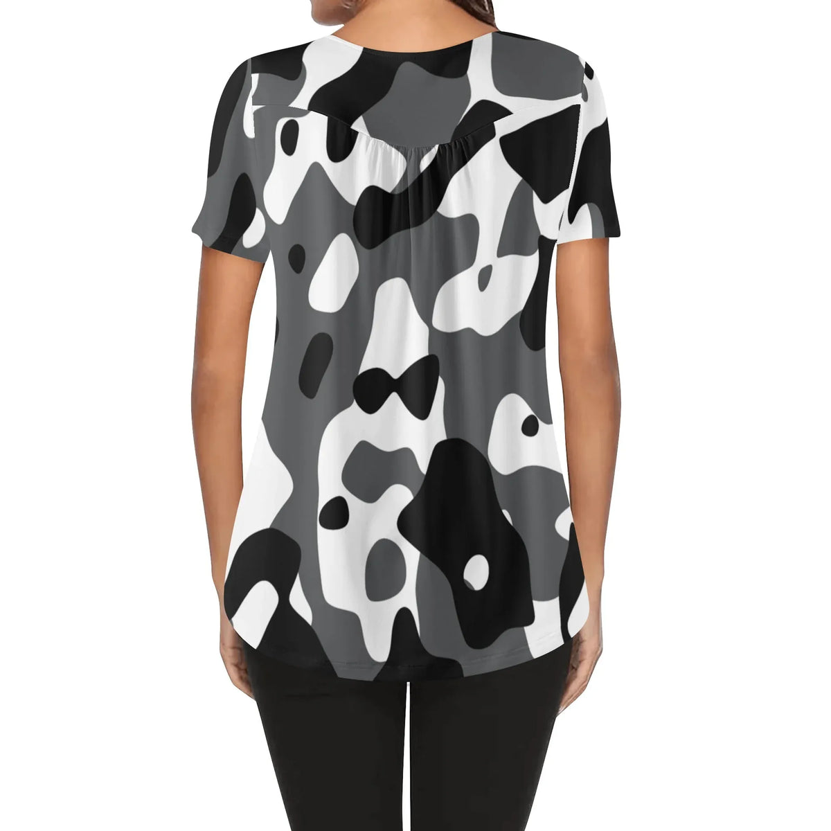 lockere-bluse-mit-u-ausschnitt-und-kurzen-armeln-fur-damen-schwarz-grau-weiss-camouflage-bluse-jlr-design-jlr-design-de-2 - JLR Design