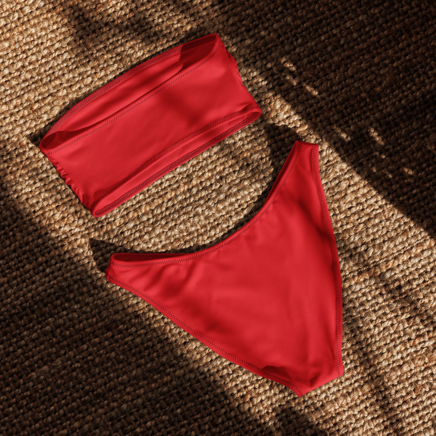 nachhaltiger-bandeau-bikini-alizarinrot-recyceltes-material-mit-allover-druck-bikini-jlr-design-5 - JLR Design