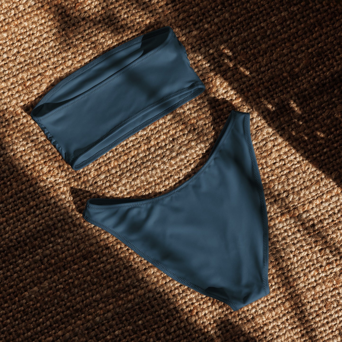 nachhaltiger-bandeau-bikini-arapawa-recyceltes-material-mit-allover-druck-bikini-jlr-design-5 - JLR Design