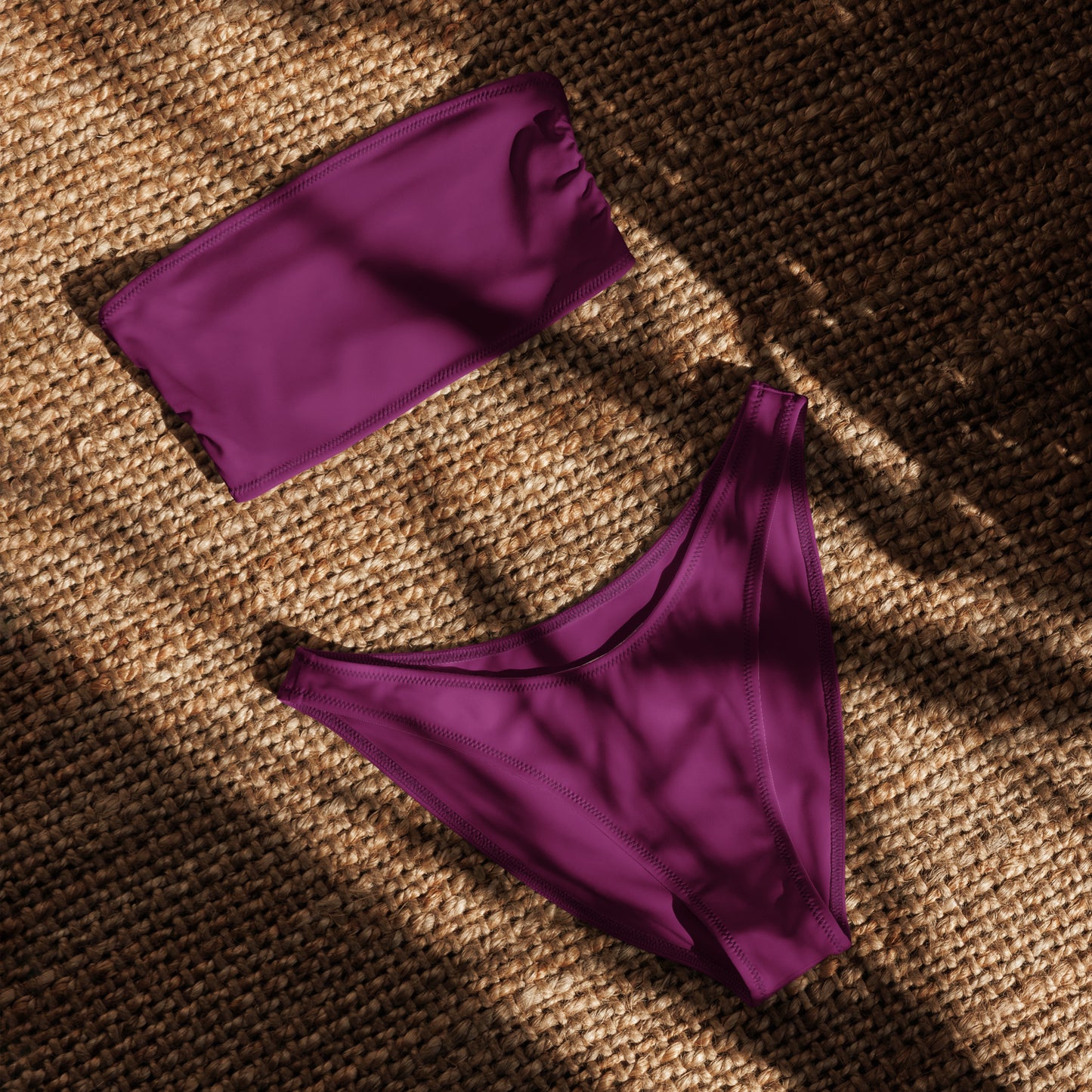 nachhaltiger-bandeau-bikini-aubergine-recyceltes-material-mit-allover-druck-bikini-jlr-design-4 - JLR Design