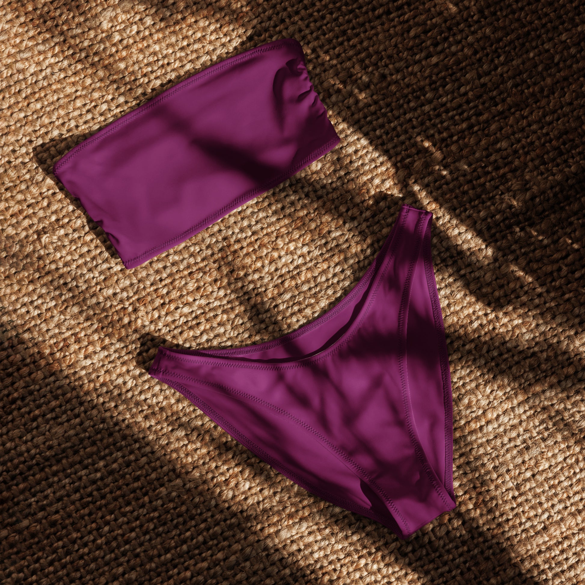 nachhaltiger-bandeau-bikini-aubergine-recyceltes-material-mit-allover-druck-bikini-jlr-design-4 - JLR Design