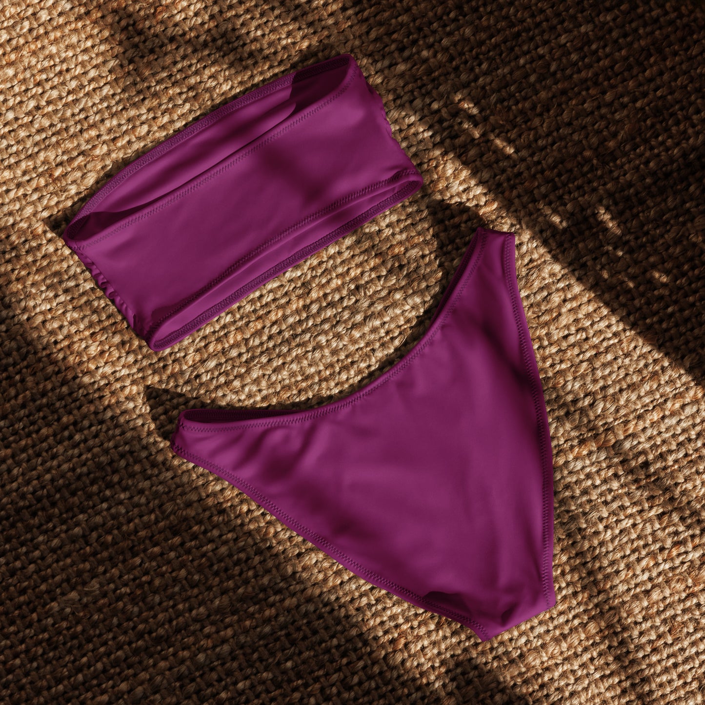 nachhaltiger-bandeau-bikini-aubergine-recyceltes-material-mit-allover-druck-bikini-jlr-design-5 - JLR Design