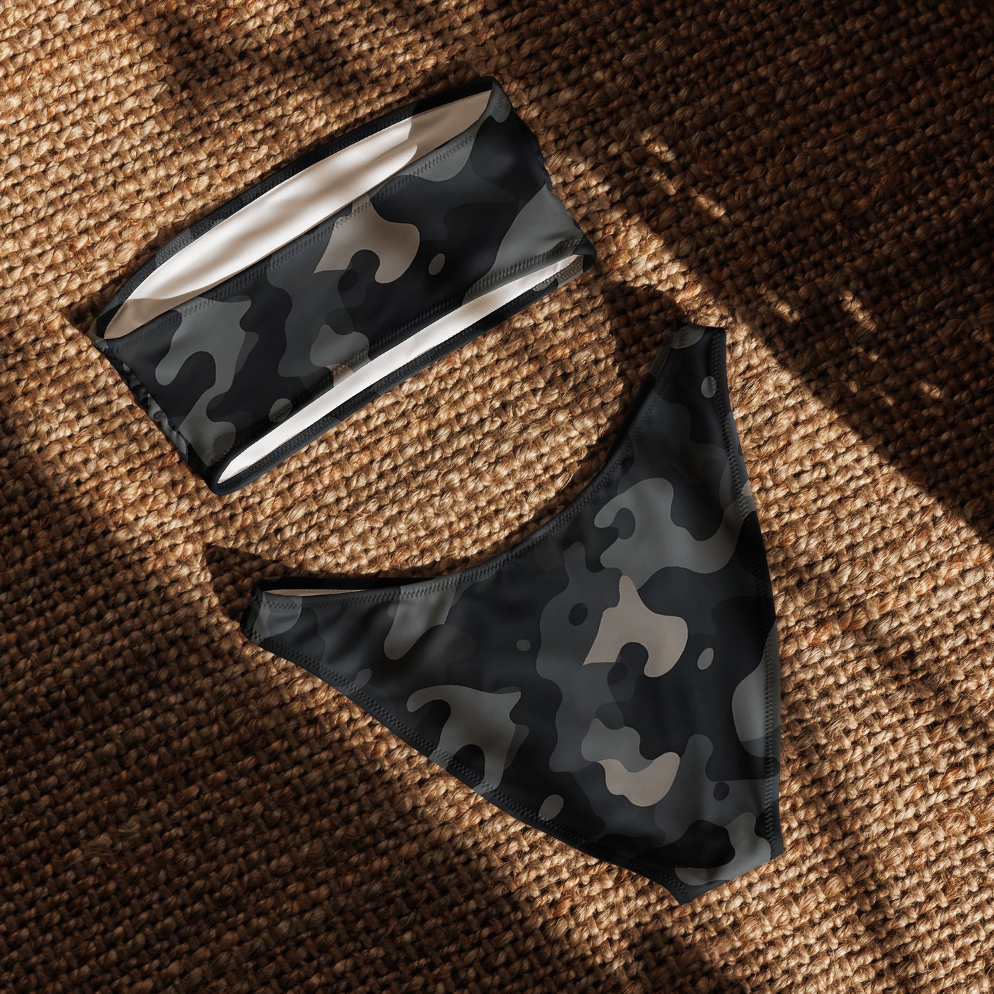 nachhaltiger-bandeau-bikini-black-camouflage-v1-recyceltes-material-mit-allover-druck-bikini-jlr-design-5 - JLR Design