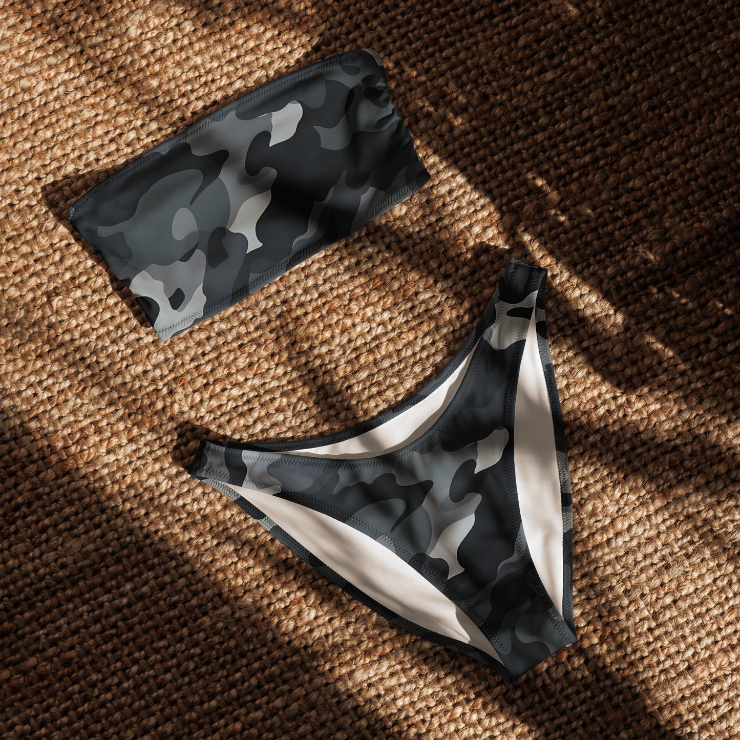 nachhaltiger-bandeau-bikini-black-camouflage-v2-recyceltes-material-mit-allover-druck-bikini-jlr-design-4 - JLR Design