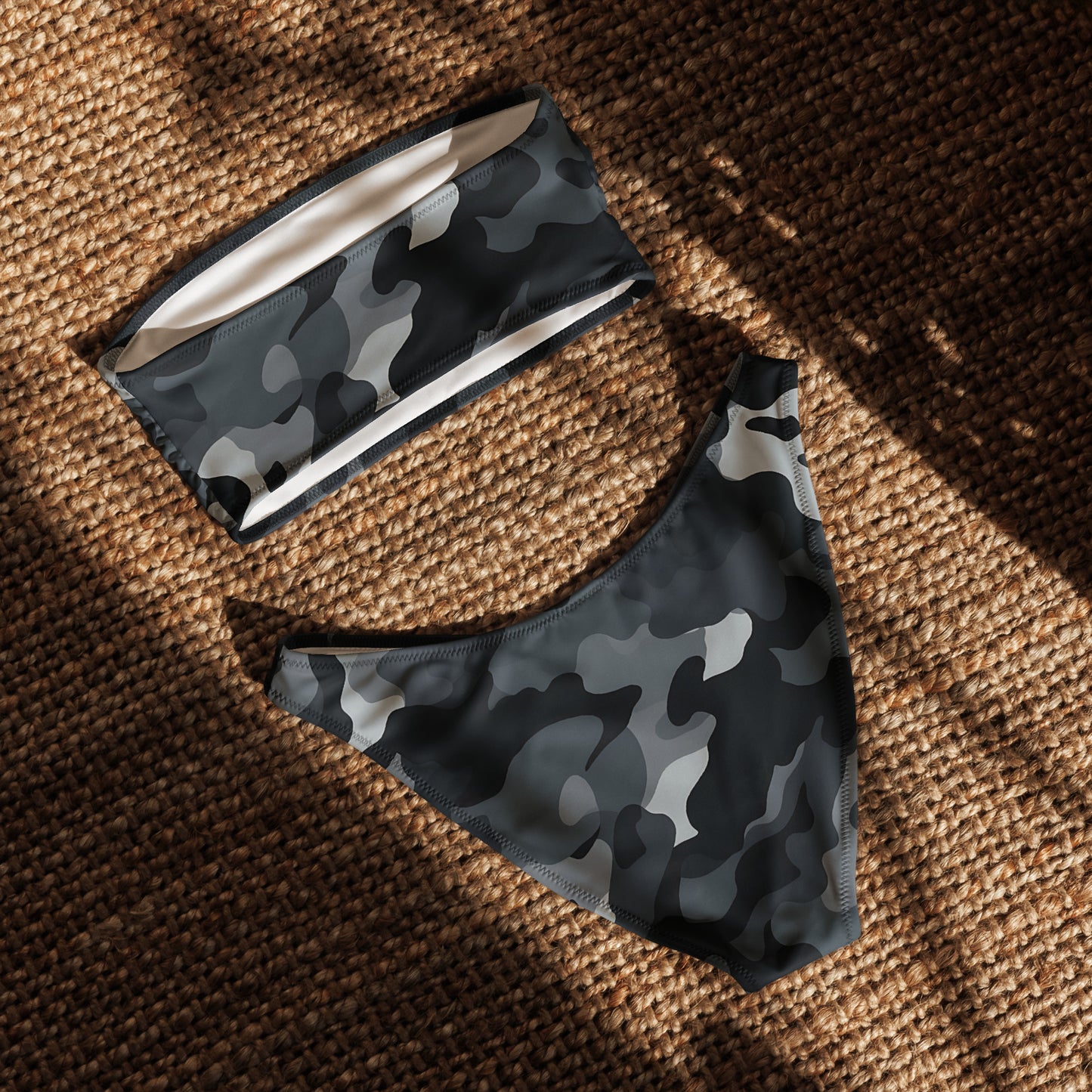 nachhaltiger-bandeau-bikini-black-camouflage-v2-recyceltes-material-mit-allover-druck-bikini-jlr-design-5 - JLR Design