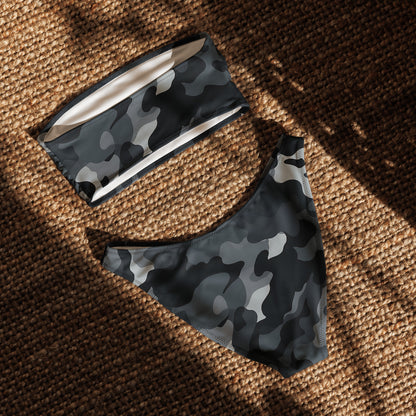 nachhaltiger-bandeau-bikini-black-camouflage-v2-recyceltes-material-mit-allover-druck-bikini-jlr-design-5 - JLR Design