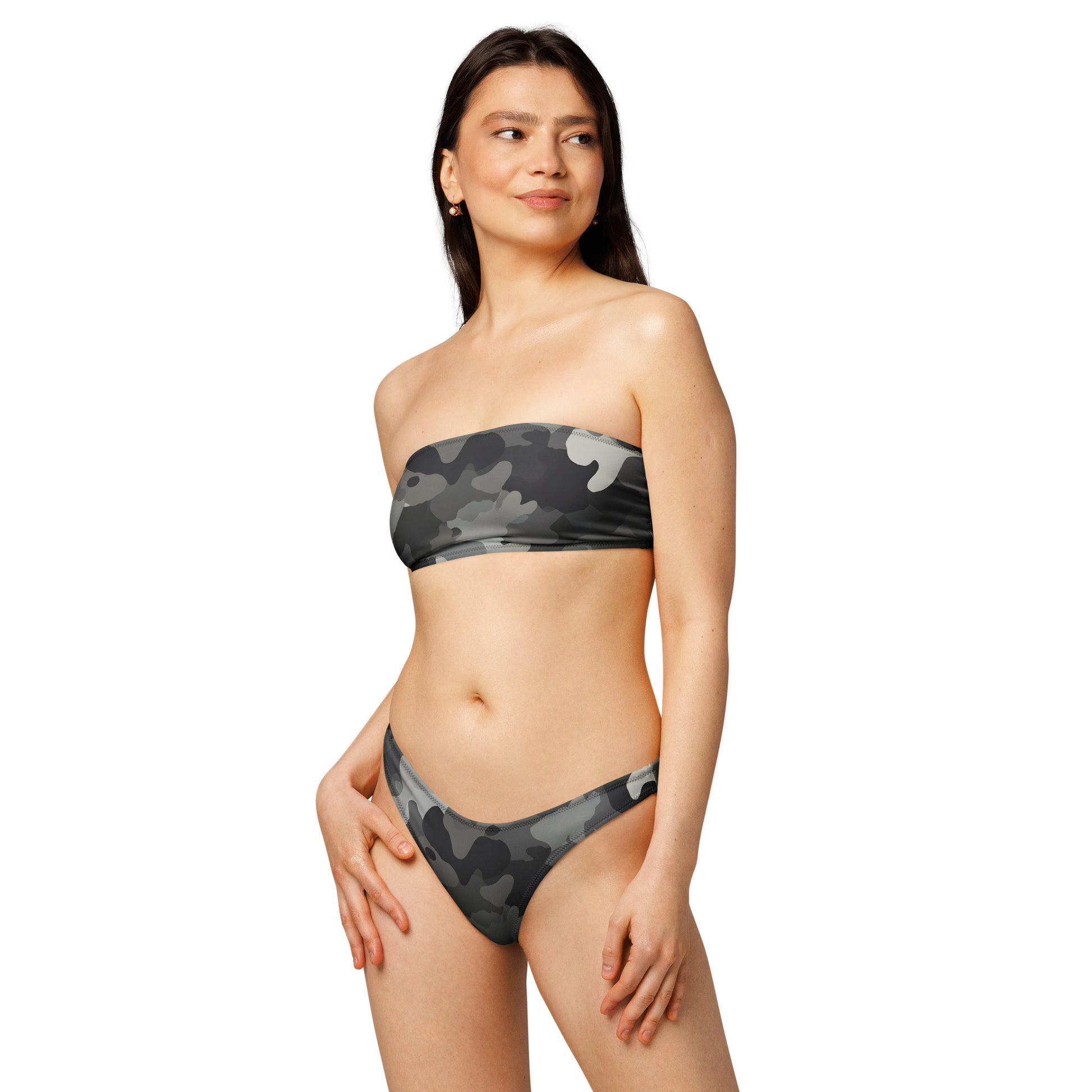 nachhaltiger-bandeau-bikini-black-camouflage-v3-recyceltes-material-mit-allover-druck-bikini-jlr-design-2 - JLR Design