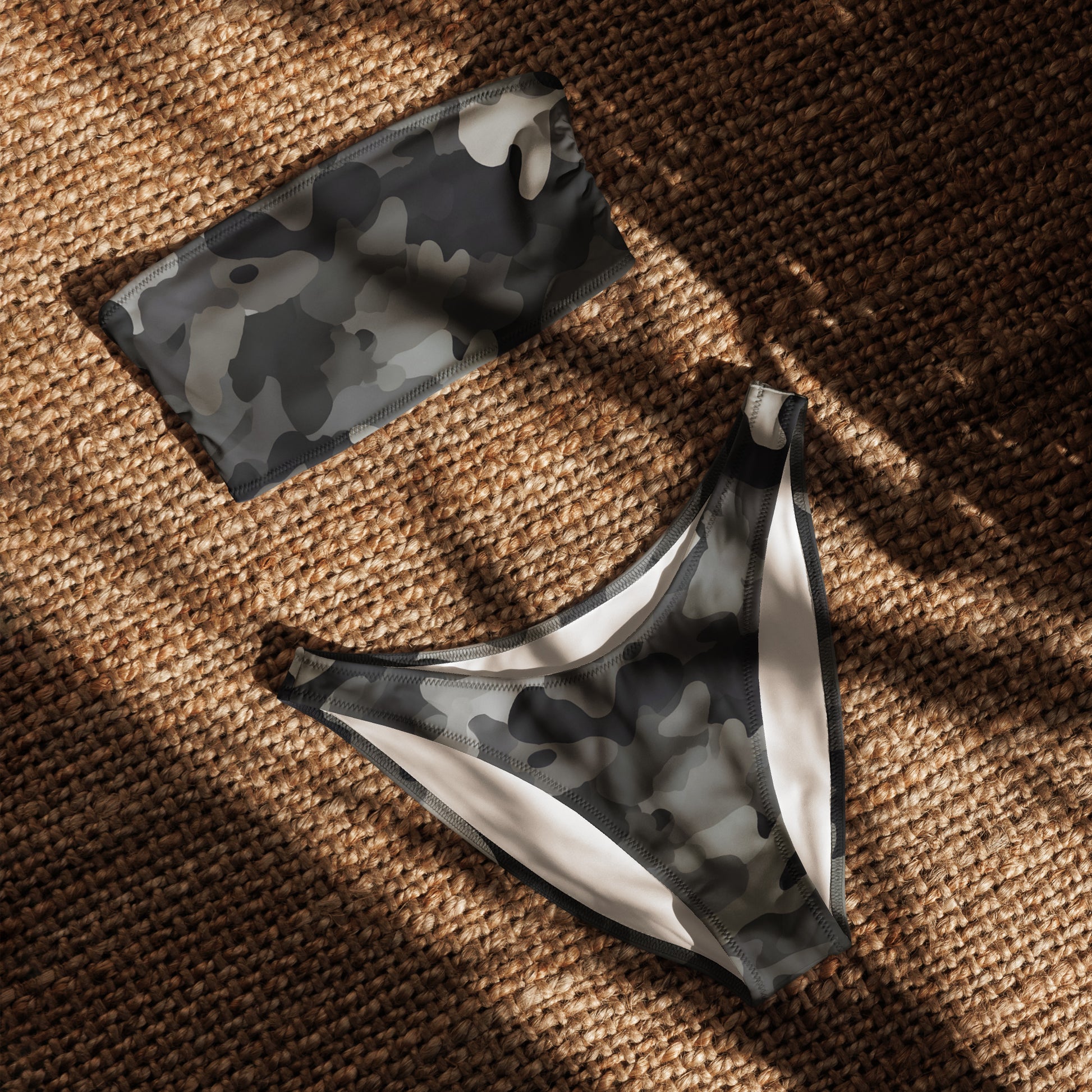 nachhaltiger-bandeau-bikini-black-camouflage-v3-recyceltes-material-mit-allover-druck-bikini-jlr-design-4 - JLR Design
