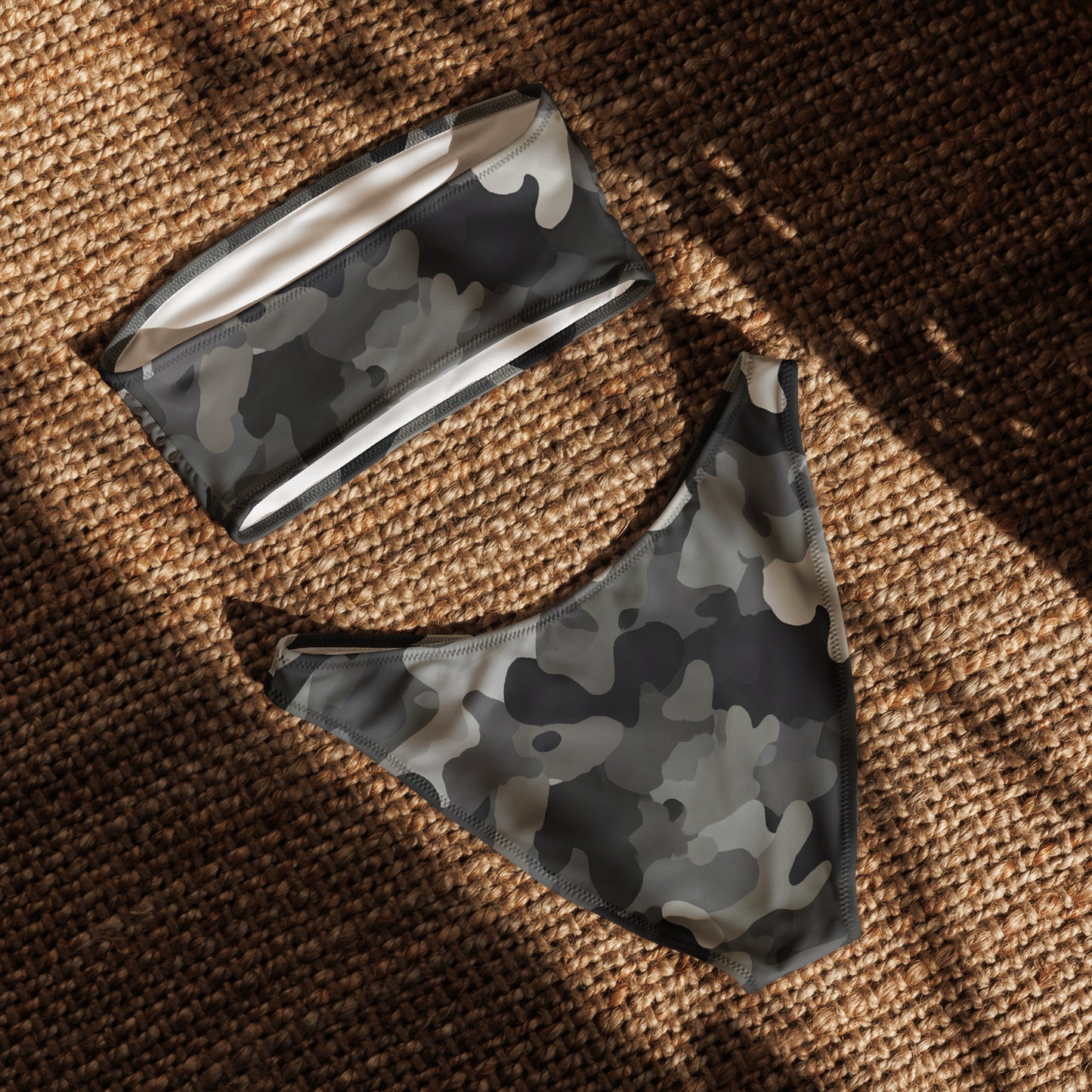 nachhaltiger-bandeau-bikini-black-camouflage-v3-recyceltes-material-mit-allover-druck-bikini-jlr-design-5 - JLR Design