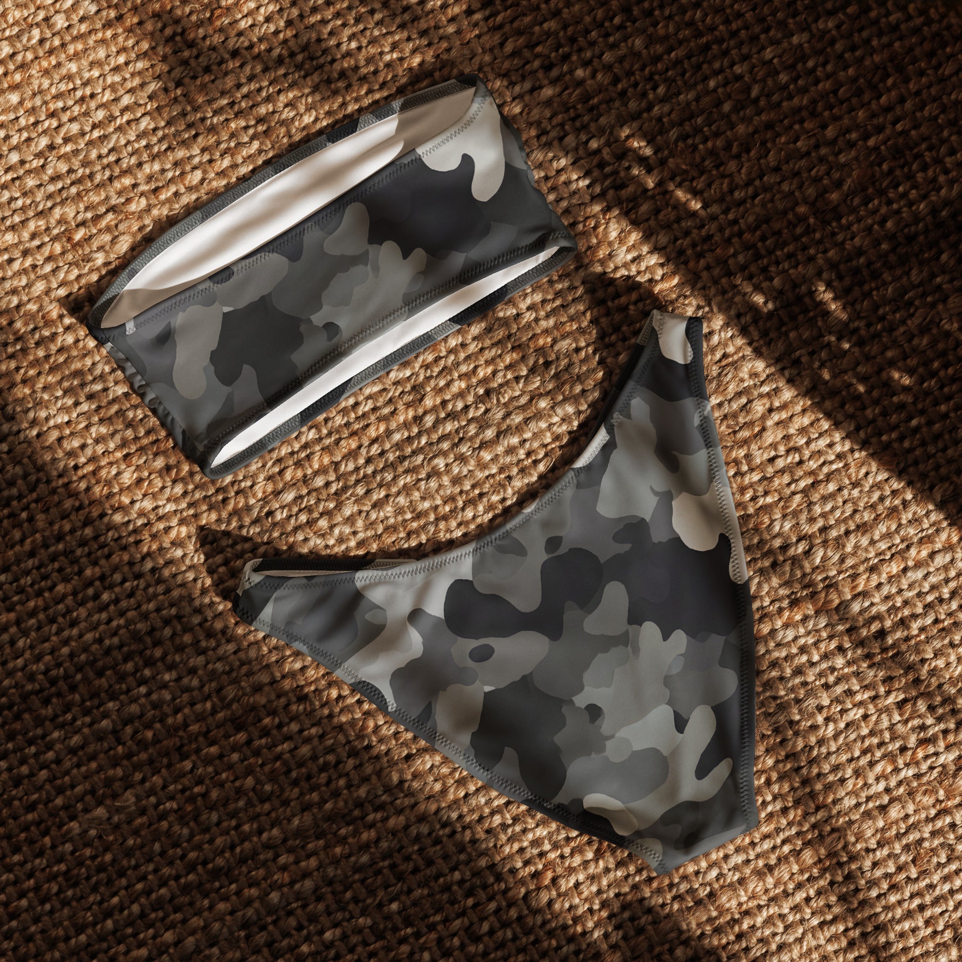 nachhaltiger-bandeau-bikini-black-camouflage-v3-recyceltes-material-mit-allover-druck-bikini-jlr-design-5 - JLR Design