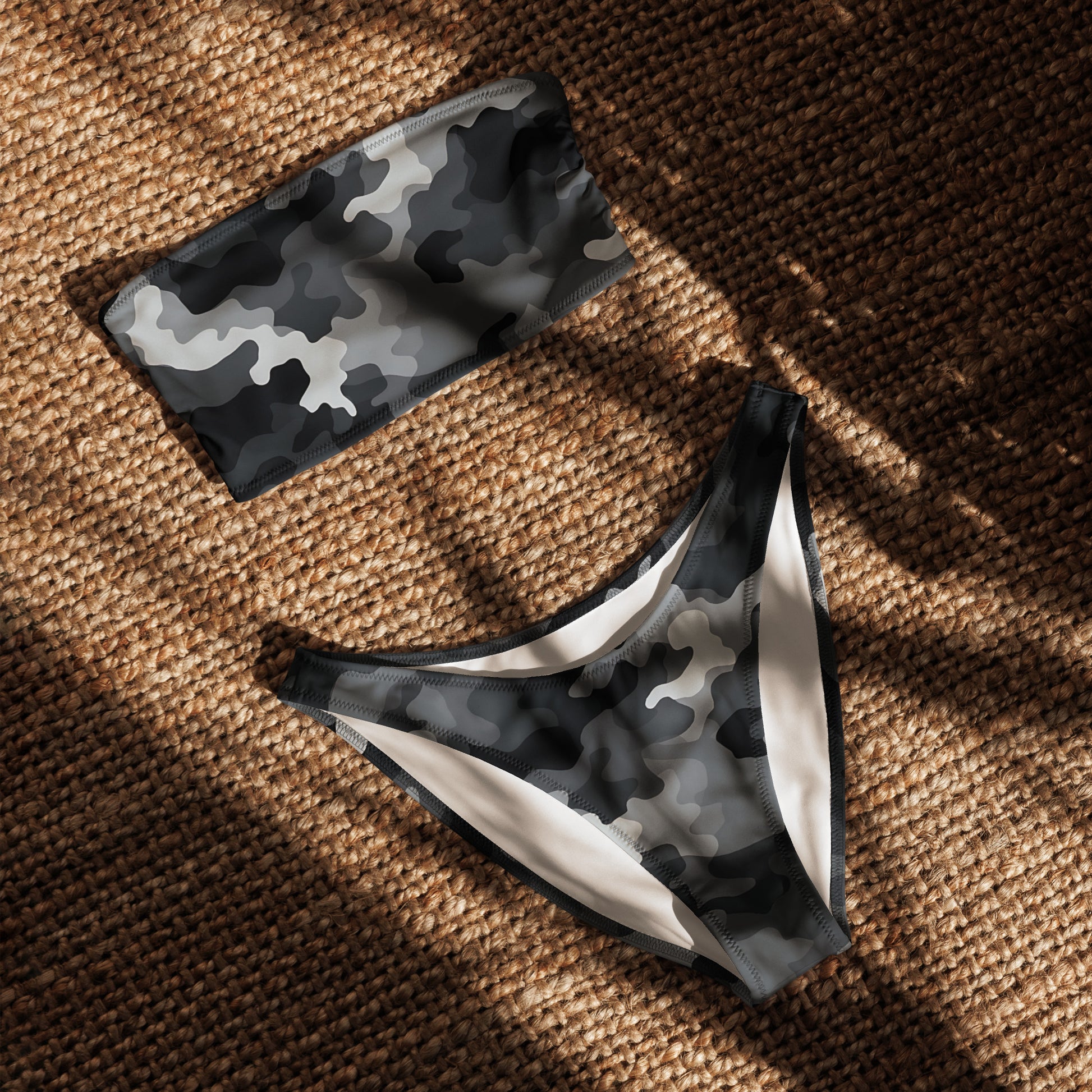 nachhaltiger-bandeau-bikini-black-camouflage-v4-recyceltes-material-mit-allover-druck-bikini-jlr-design-3 - JLR Design