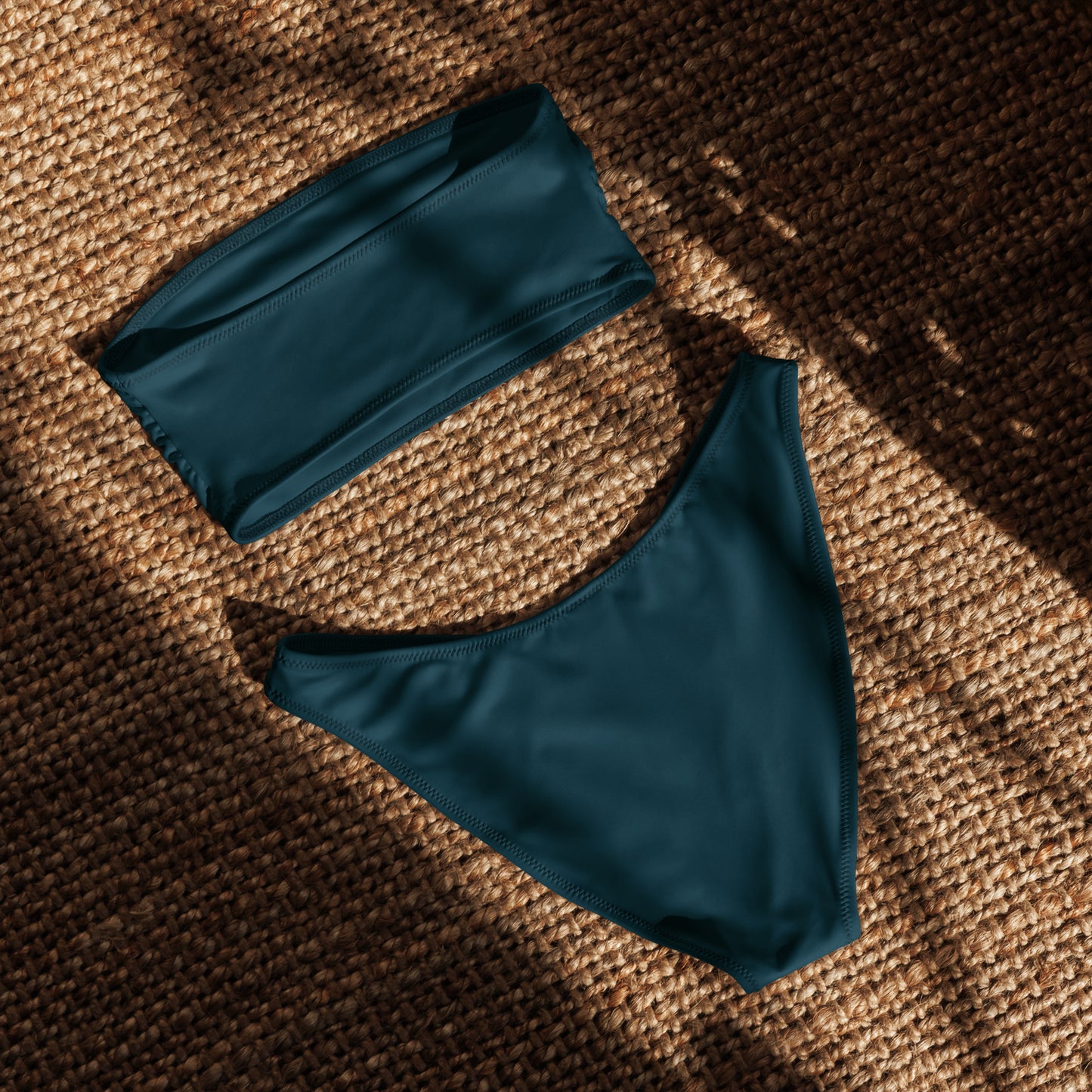 nachhaltiger-bandeau-bikini-blauwal-recyceltes-material-mit-allover-druck-bikini-jlr-design-5 - JLR Design