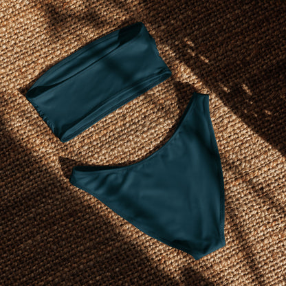 nachhaltiger-bandeau-bikini-blauwal-recyceltes-material-mit-allover-druck-bikini-jlr-design-5 - JLR Design