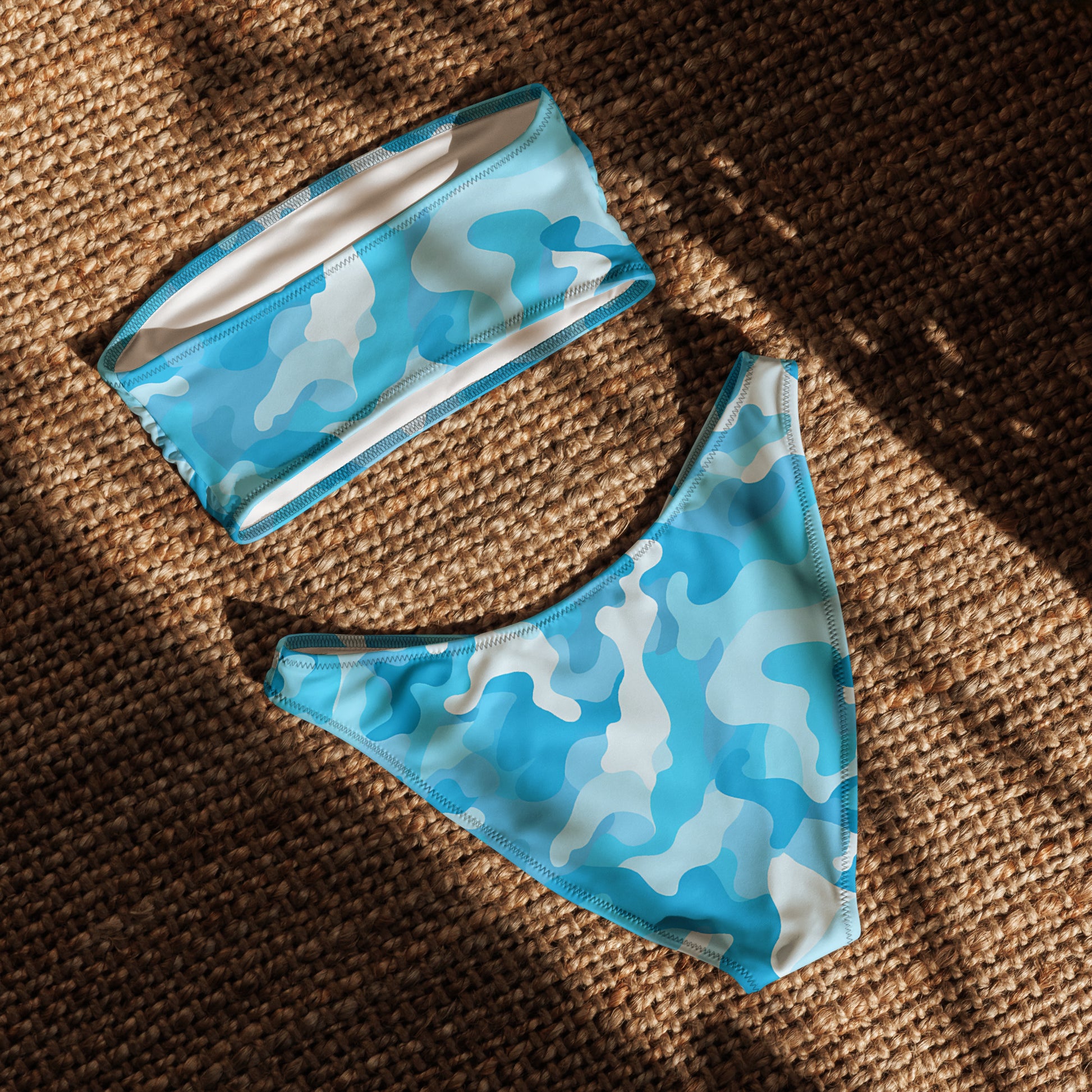 nachhaltiger-bandeau-bikini-blue-camouflage-v4-recyceltes-material-mit-allover-druck-bikini-jlr-design-5 - JLR Design
