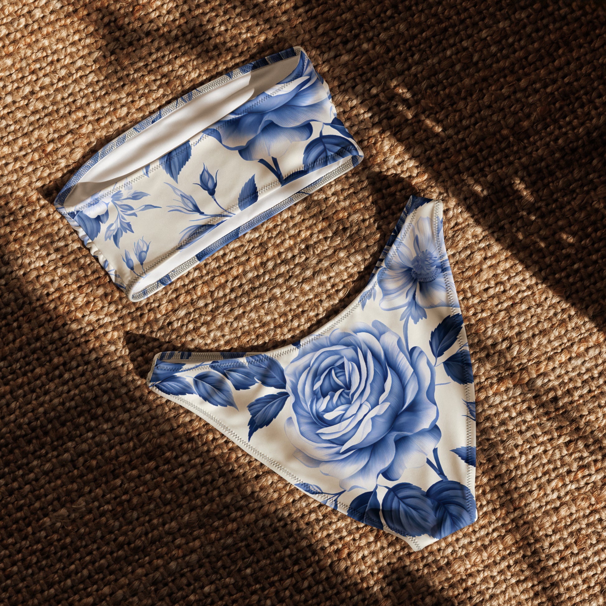 nachhaltiger-bandeau-bikini-blue-rose-v1-recyceltes-material-mit-allover-druck-bikini-jlr-design-5 - JLR Design