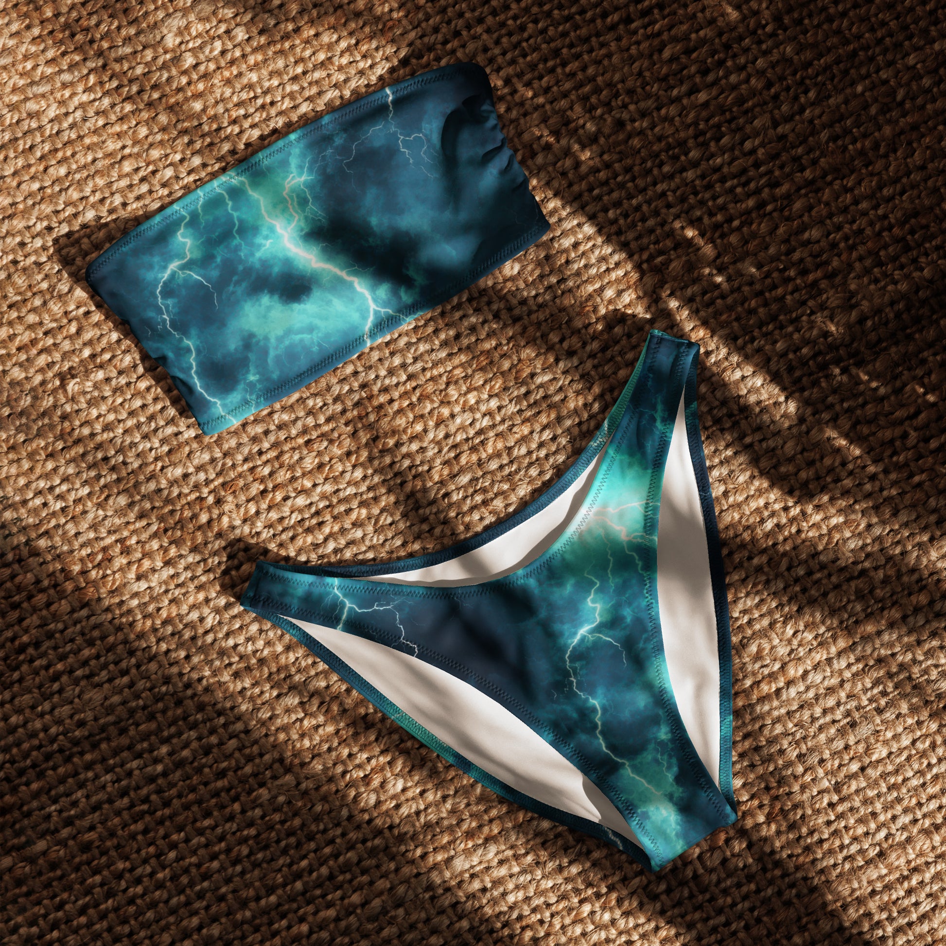 nachhaltiger-bandeau-bikini-blue-thunderbolt-recyceltes-material-mit-allover-druck-bikini-jlr-design-4 - JLR Design
