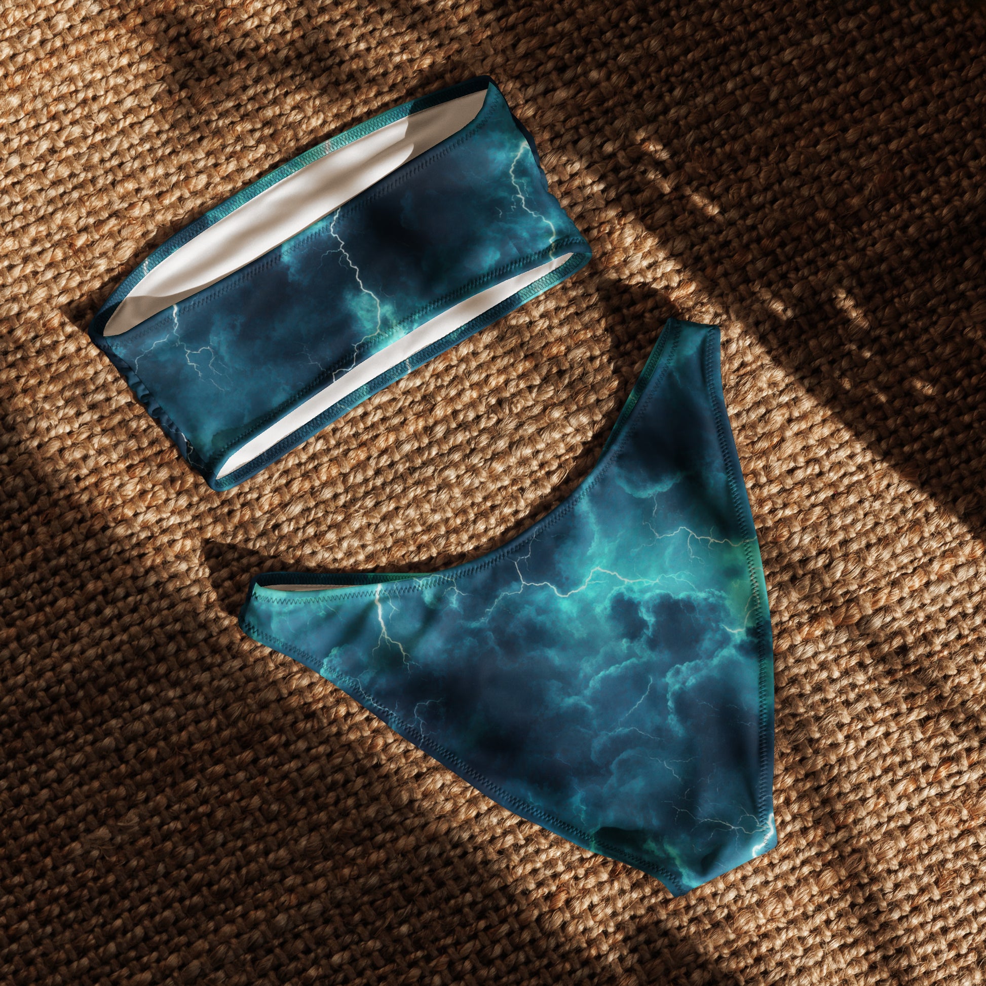 nachhaltiger-bandeau-bikini-blue-thunderbolt-recyceltes-material-mit-allover-druck-bikini-jlr-design-5 - JLR Design