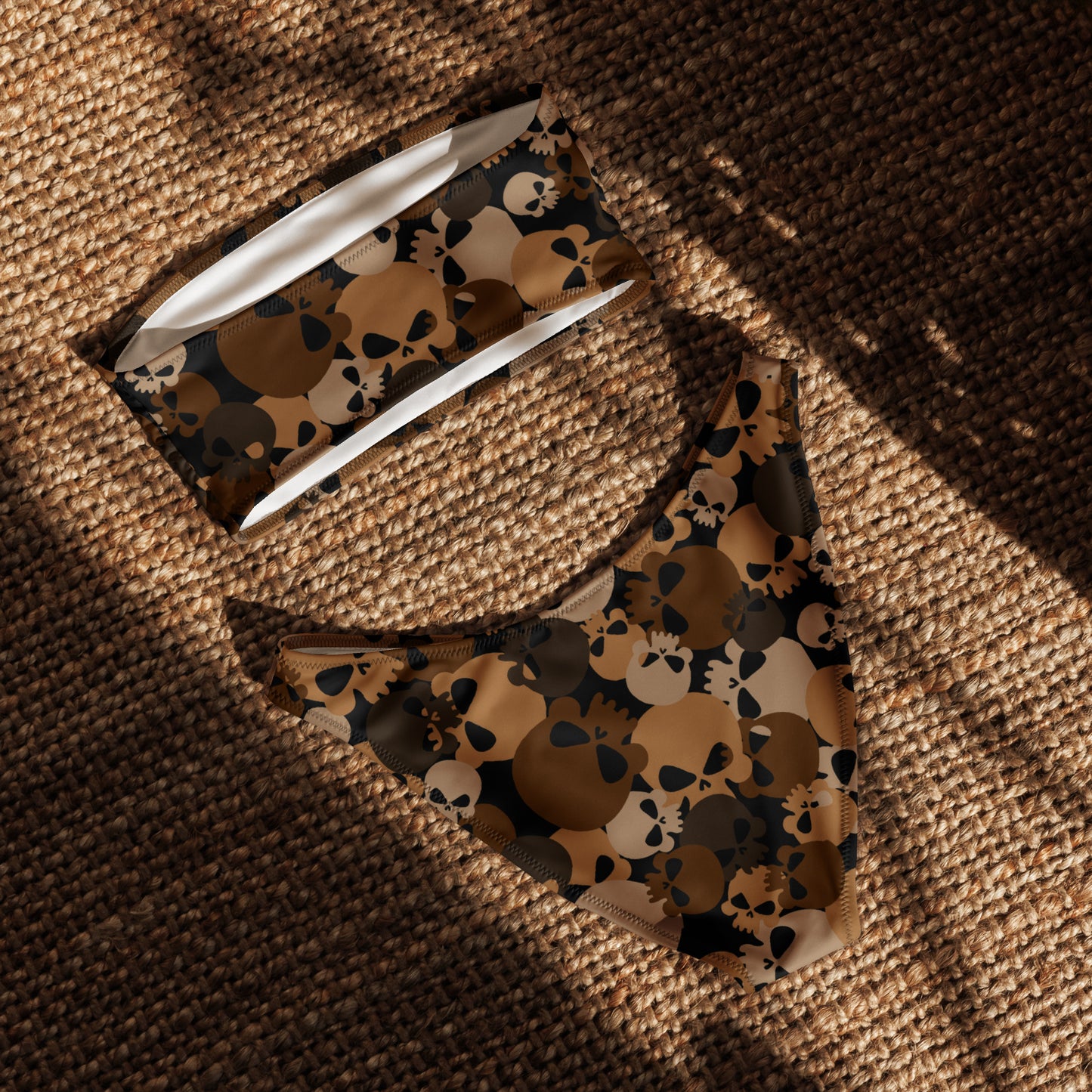 nachhaltiger-bandeau-bikini-brown-skull-recyceltes-material-mit-allover-druck-bikini-jlr-design-5 - JLR Design