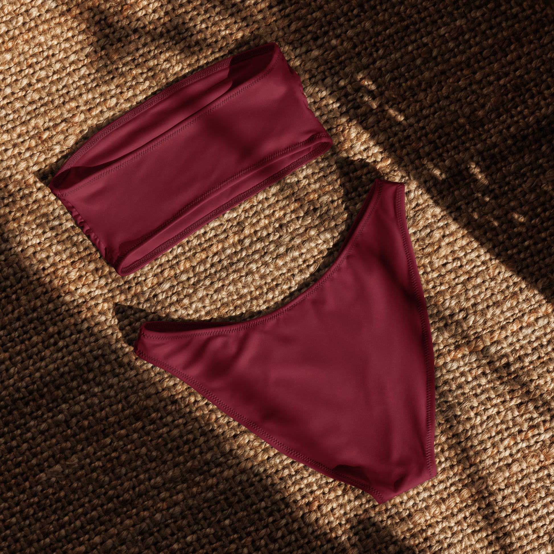 nachhaltiger-bandeau-bikini-burgund-recyceltes-material-mit-allover-druck-bikini-jlr-design-5 - JLR Design