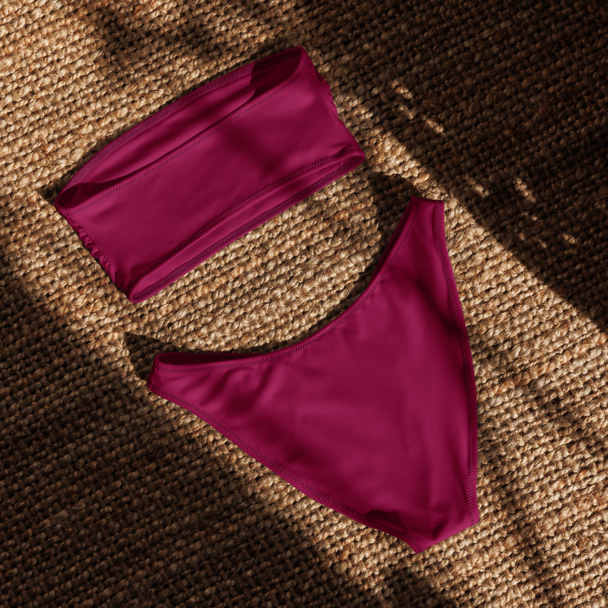 nachhaltiger-bandeau-bikini-burgundy-recyceltes-material-mit-allover-druck-bikini-jlr-design-5 - JLR Design
