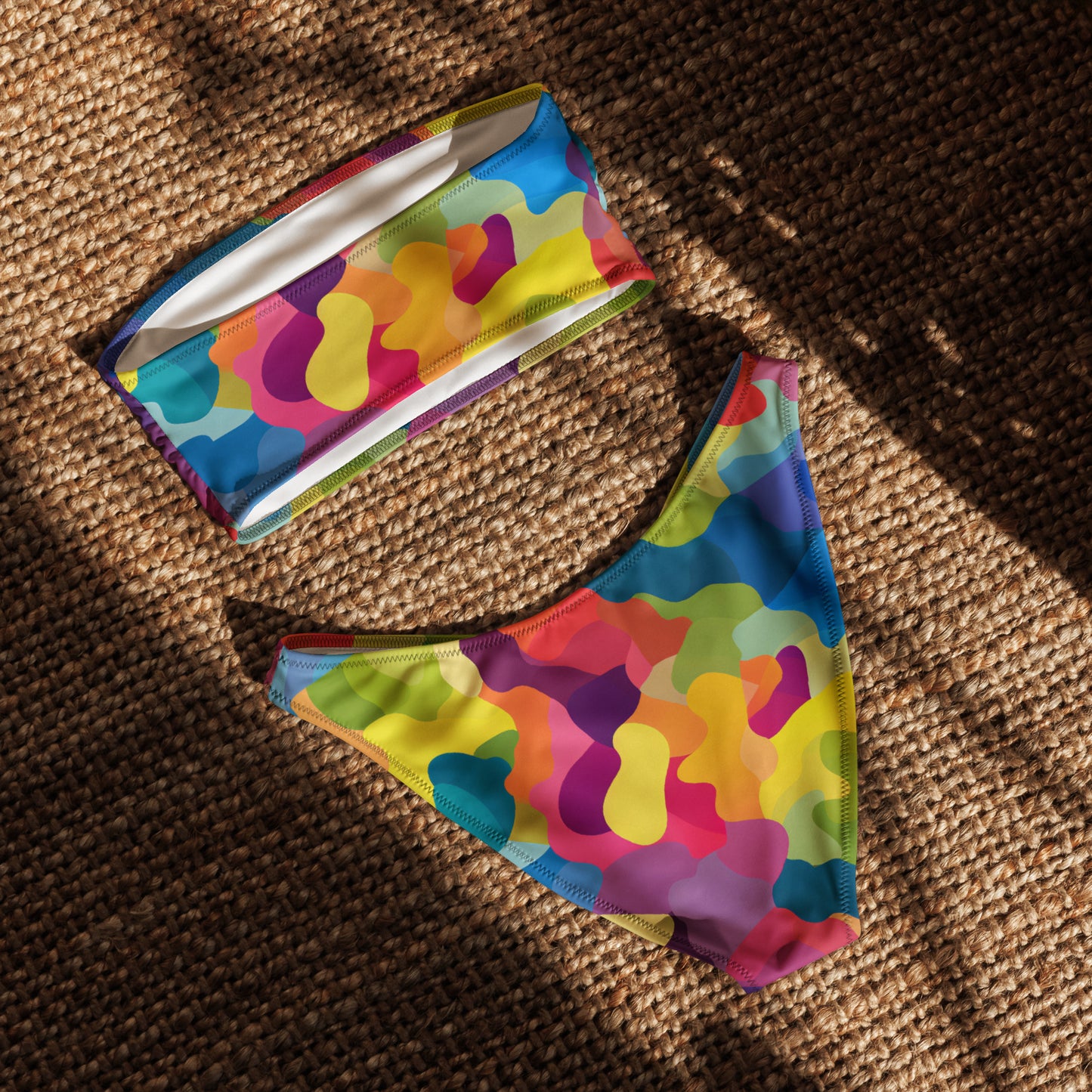nachhaltiger-bandeau-bikini-colorful-camouflage-v4-recyceltes-material-mit-allover-druck-bikini-jlr-design-5 - JLR Design