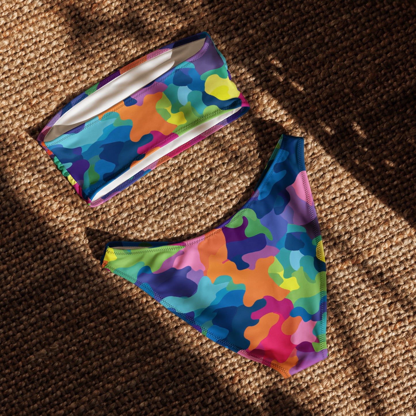 nachhaltiger-bandeau-bikini-colorful-camouflage-v5-recyceltes-material-mit-allover-druck-bikini-jlr-design-5 - JLR Design
