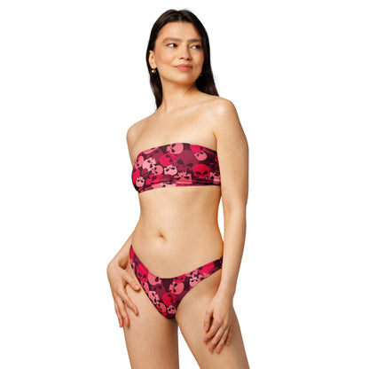 nachhaltiger-bandeau-bikini-crimson-skull-recyceltes-material-mit-allover-druck-bikini-jlr-design-2 - JLR Design
