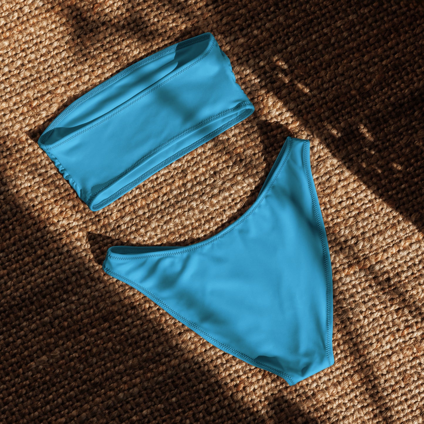 nachhaltiger-bandeau-bikini-deep-sky-blue-recyceltes-material-mit-allover-druck-bikini-jlr-design-5 - JLR Design