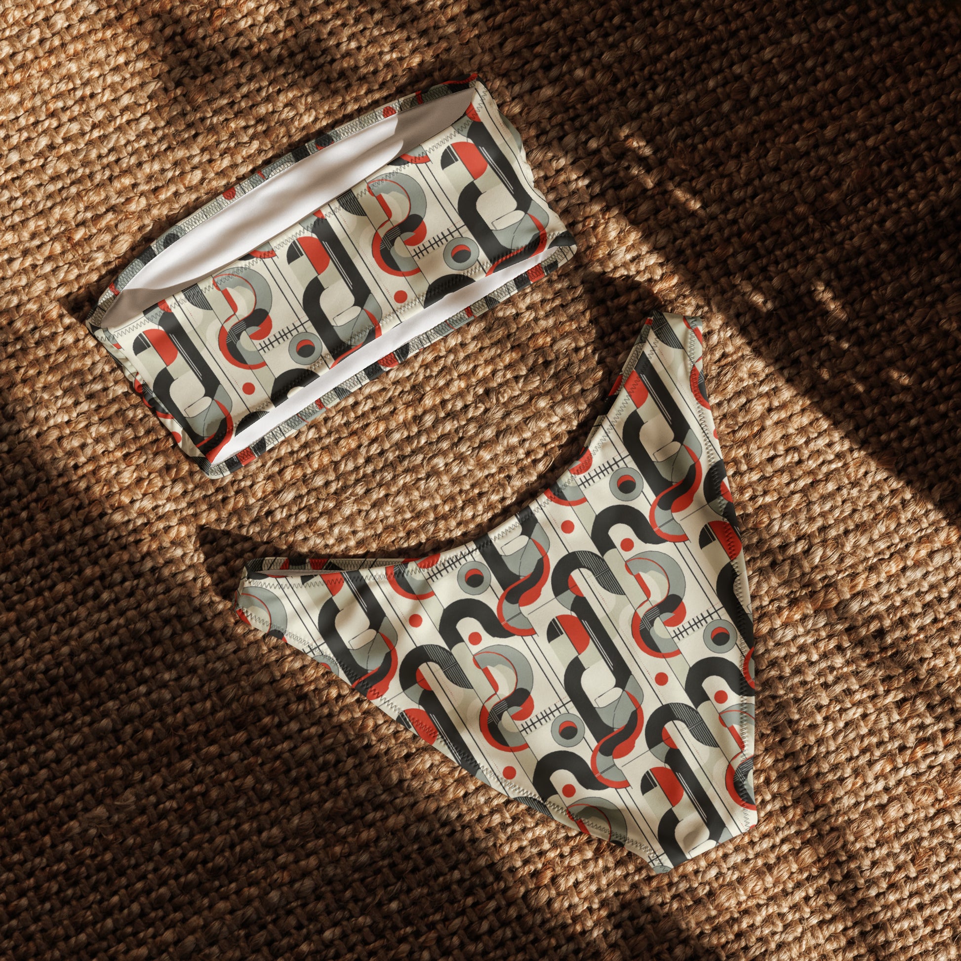 nachhaltiger-bandeau-bikini-geometry-v1-recyceltes-material-mit-allover-druck-bikini-jlr-design-5 - JLR Design