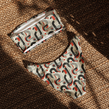 nachhaltiger-bandeau-bikini-geometry-v1-recyceltes-material-mit-allover-druck-bikini-jlr-design-5 - JLR Design
