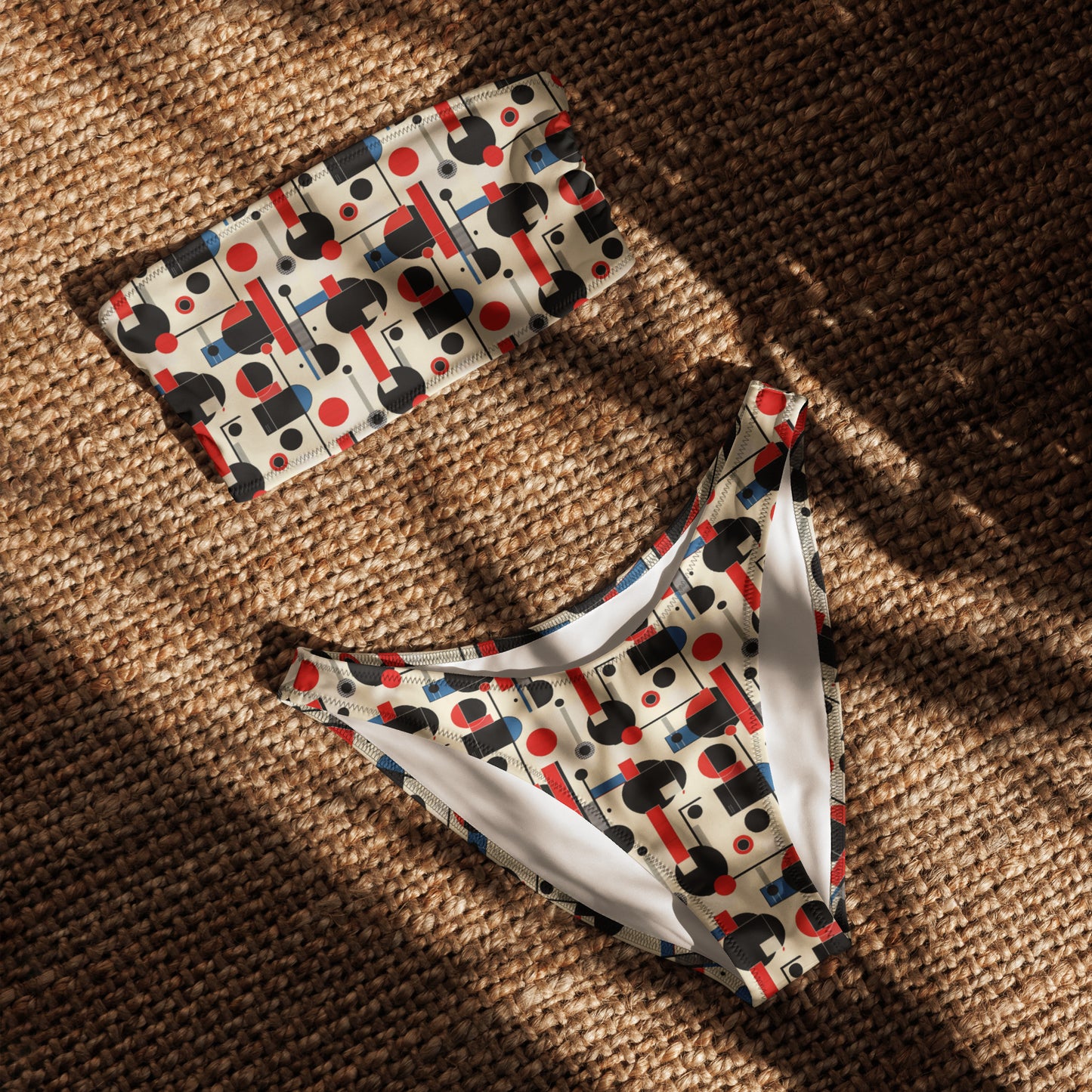 nachhaltiger-bandeau-bikini-geometry-v2-recyceltes-material-mit-allover-druck-bikini-jlr-design-4 - JLR Design