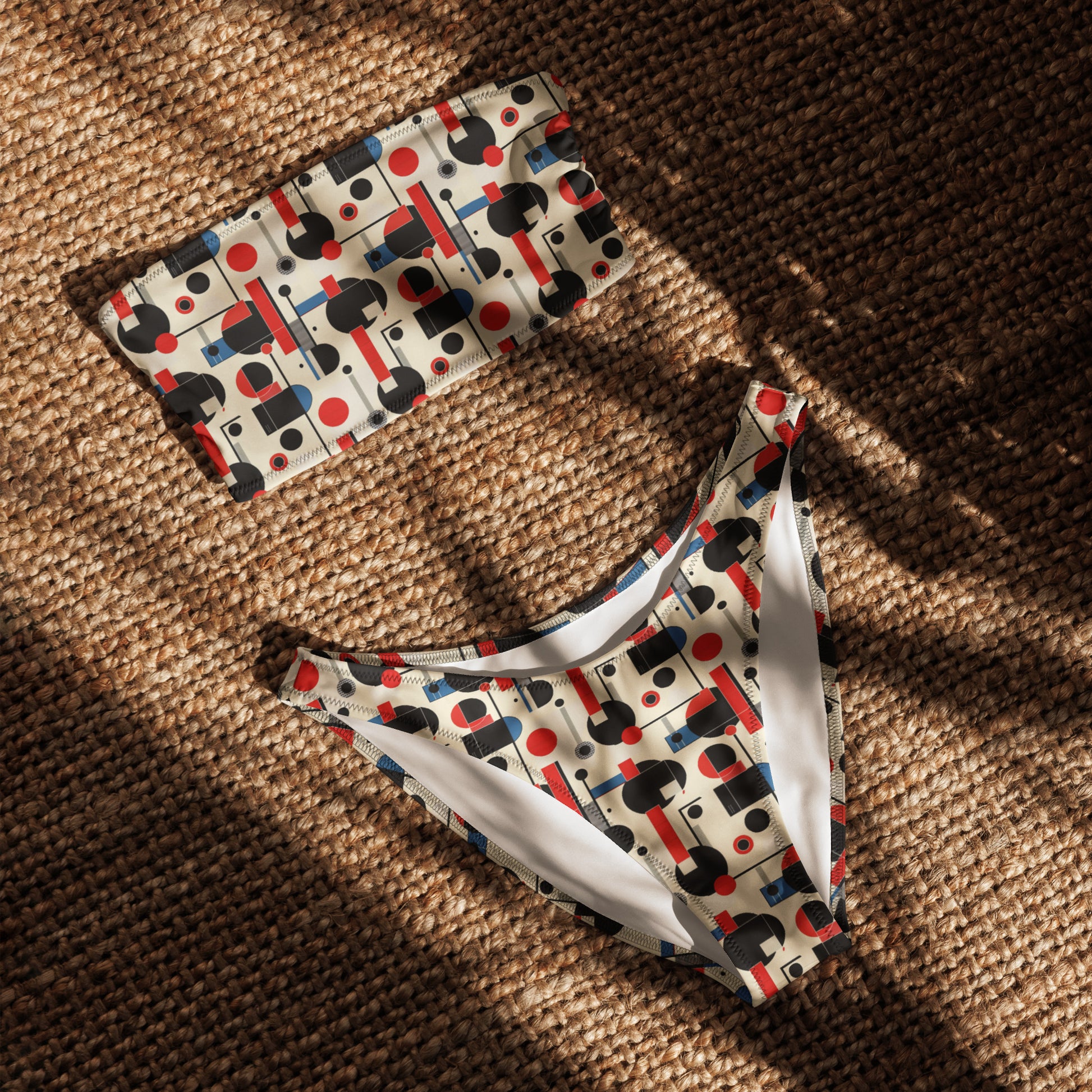 nachhaltiger-bandeau-bikini-geometry-v2-recyceltes-material-mit-allover-druck-bikini-jlr-design-4 - JLR Design