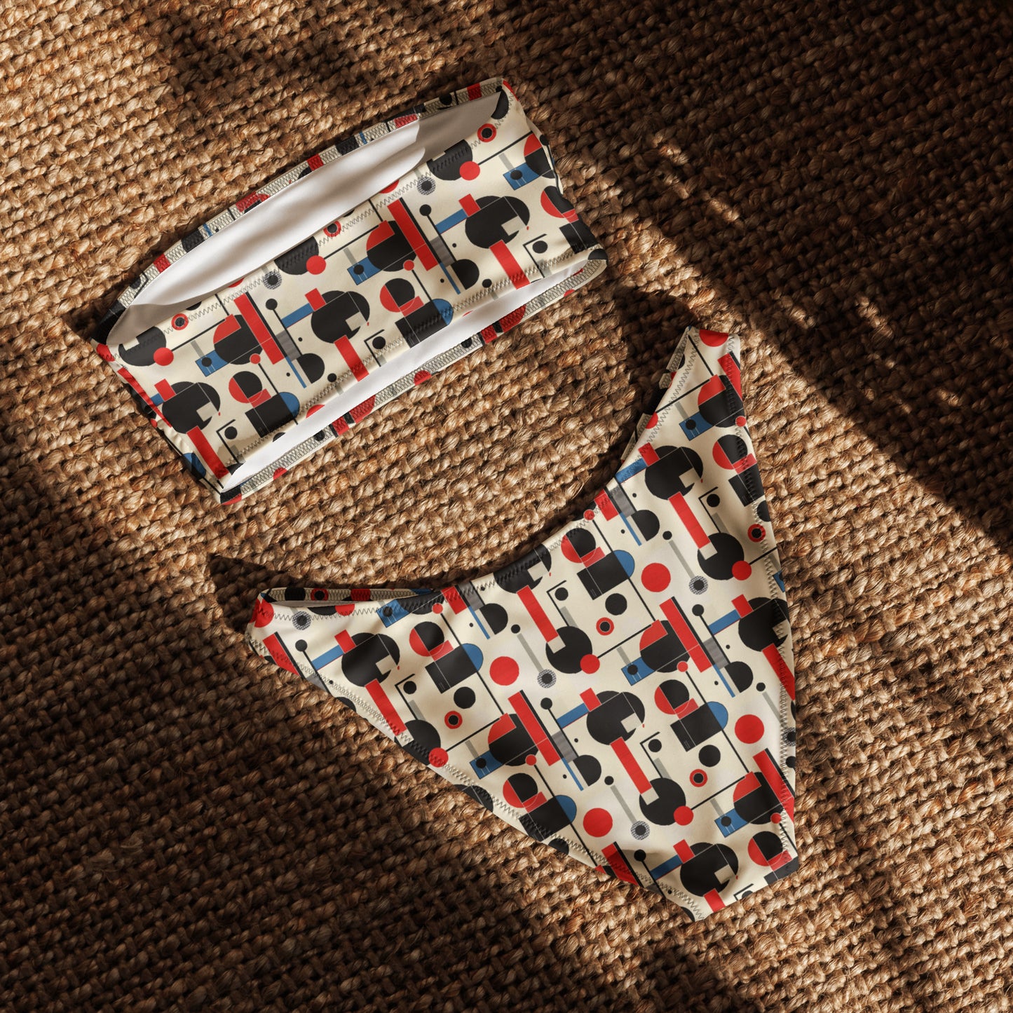 nachhaltiger-bandeau-bikini-geometry-v2-recyceltes-material-mit-allover-druck-bikini-jlr-design-5 - JLR Design