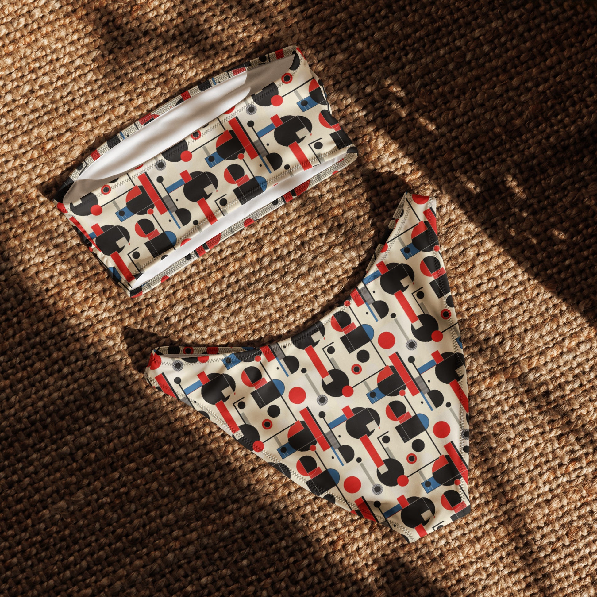 nachhaltiger-bandeau-bikini-geometry-v2-recyceltes-material-mit-allover-druck-bikini-jlr-design-5 - JLR Design