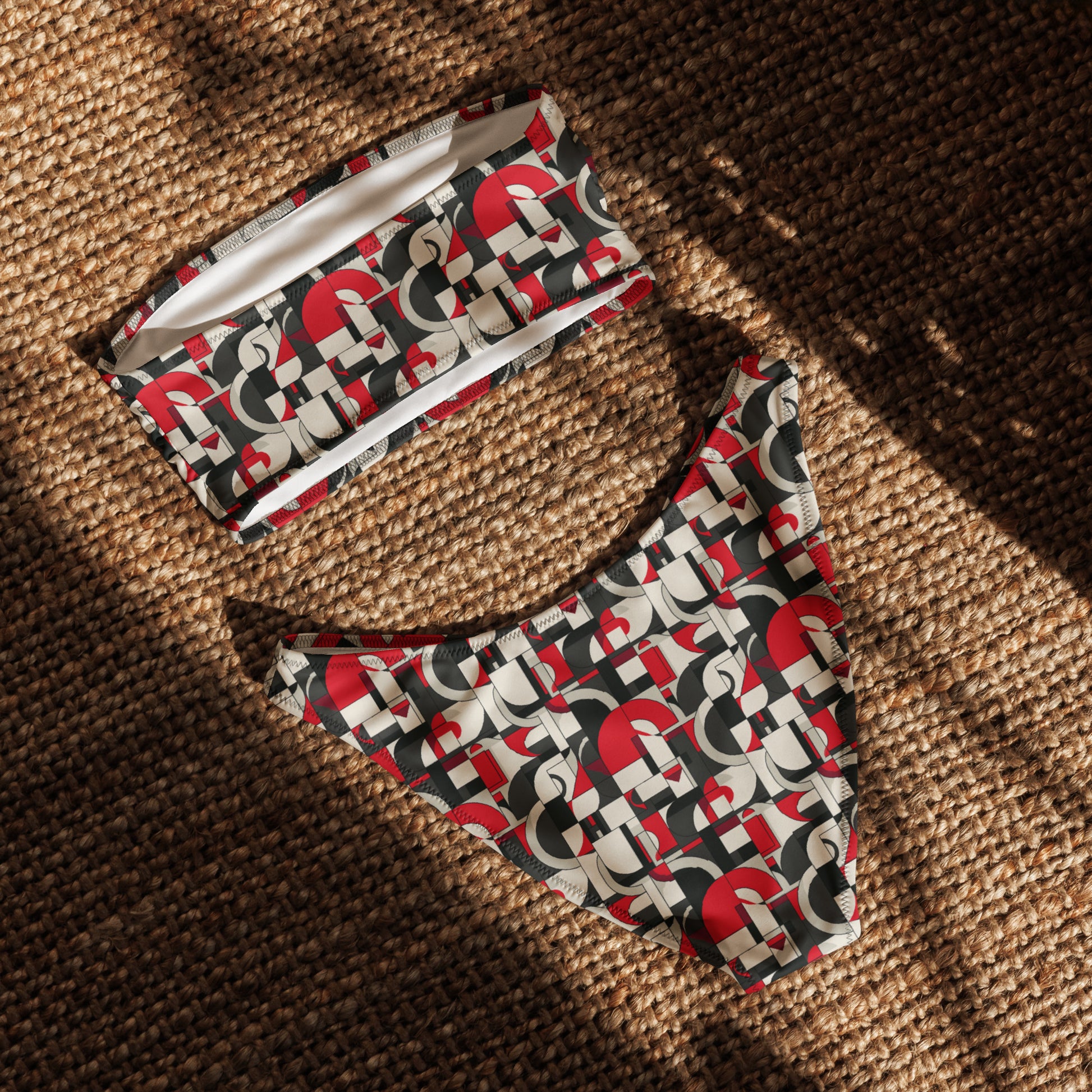nachhaltiger-bandeau-bikini-geometry-v4-recyceltes-material-mit-allover-druck-bikini-jlr-design-5 - JLR Design