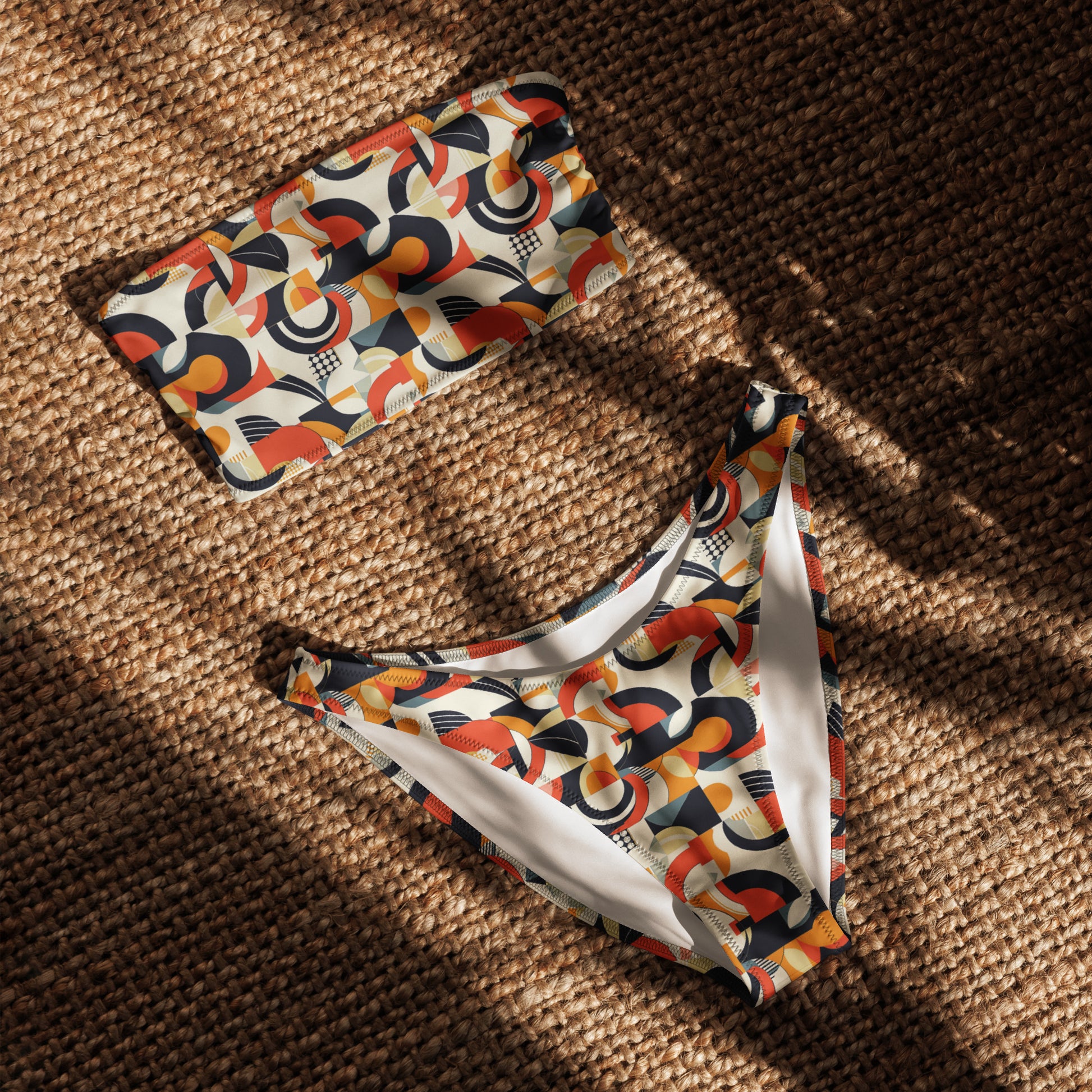 nachhaltiger-bandeau-bikini-geometry-v5-recyceltes-material-mit-allover-druck-bikini-jlr-design-4 - JLR Design