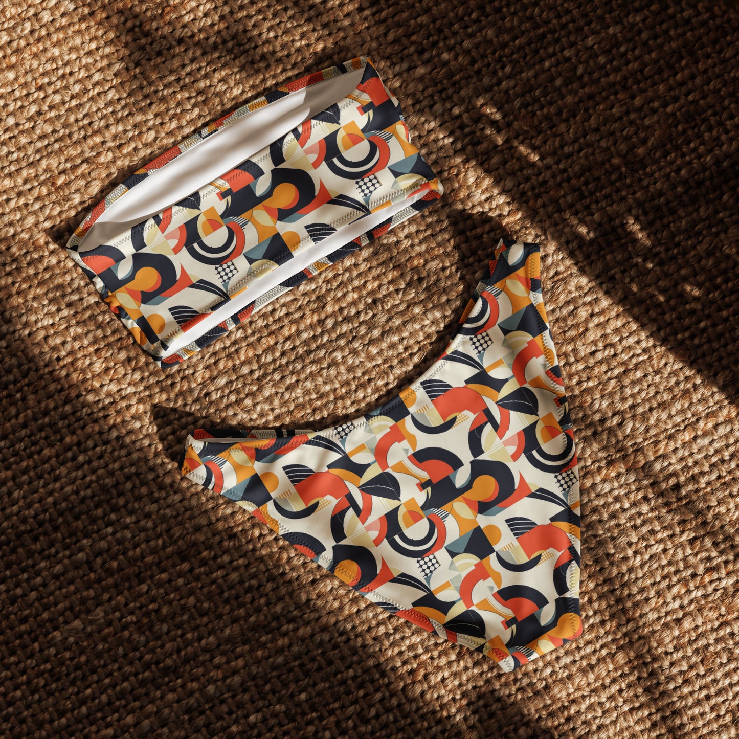 nachhaltiger-bandeau-bikini-geometry-v5-recyceltes-material-mit-allover-druck-bikini-jlr-design-5 - JLR Design