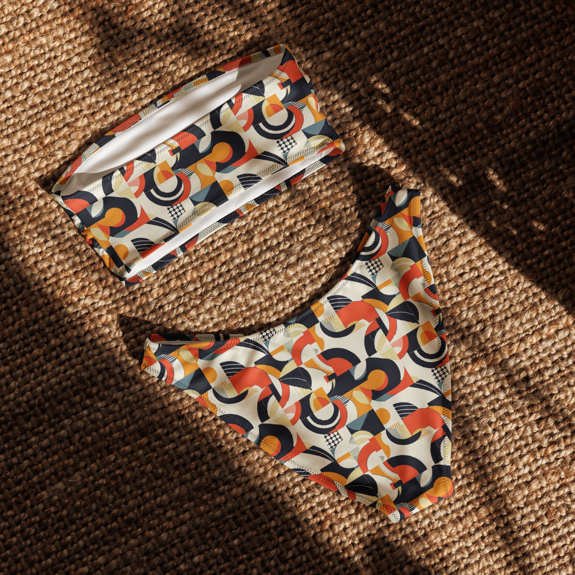 nachhaltiger-bandeau-bikini-geometry-v5-recyceltes-material-mit-allover-druck-bikini-jlr-design-5 - JLR Design
