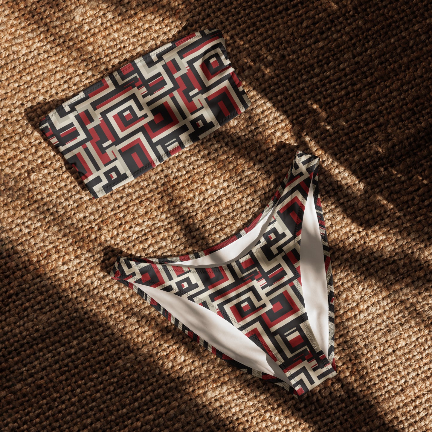 nachhaltiger-bandeau-bikini-geometry-v6-recyceltes-material-mit-allover-druck-bikini-jlr-design-4 - JLR Design