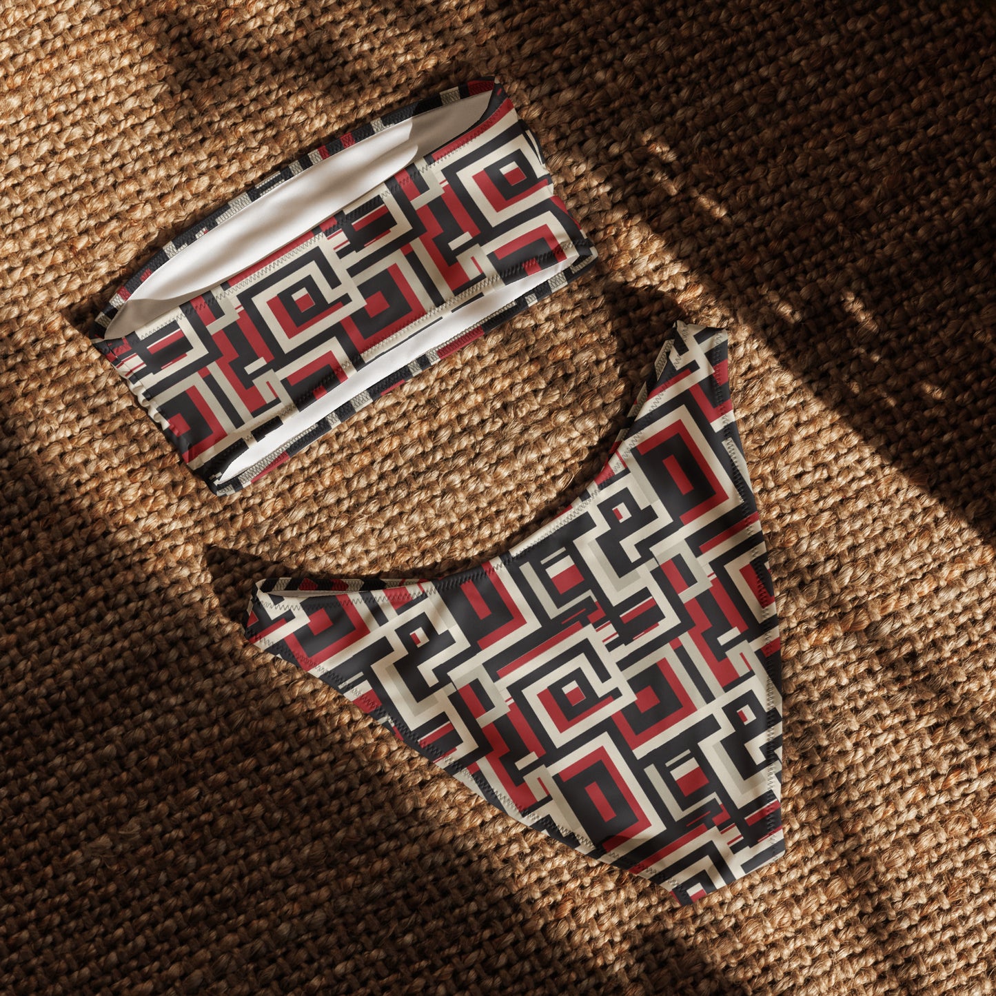 nachhaltiger-bandeau-bikini-geometry-v6-recyceltes-material-mit-allover-druck-bikini-jlr-design-5 - JLR Design