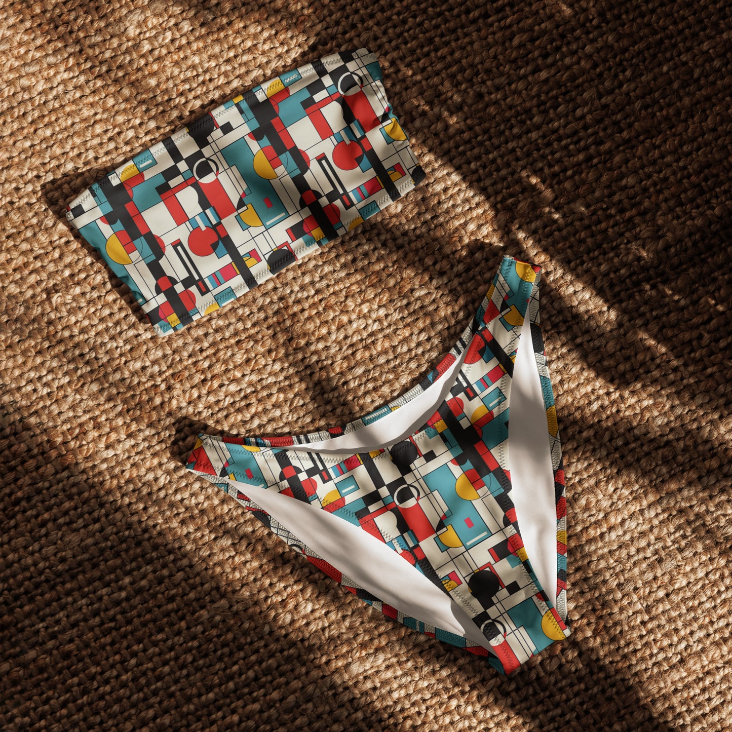 nachhaltiger-bandeau-bikini-geometry-v7-recyceltes-material-mit-allover-druck-bikini-jlr-design-4 - JLR Design
