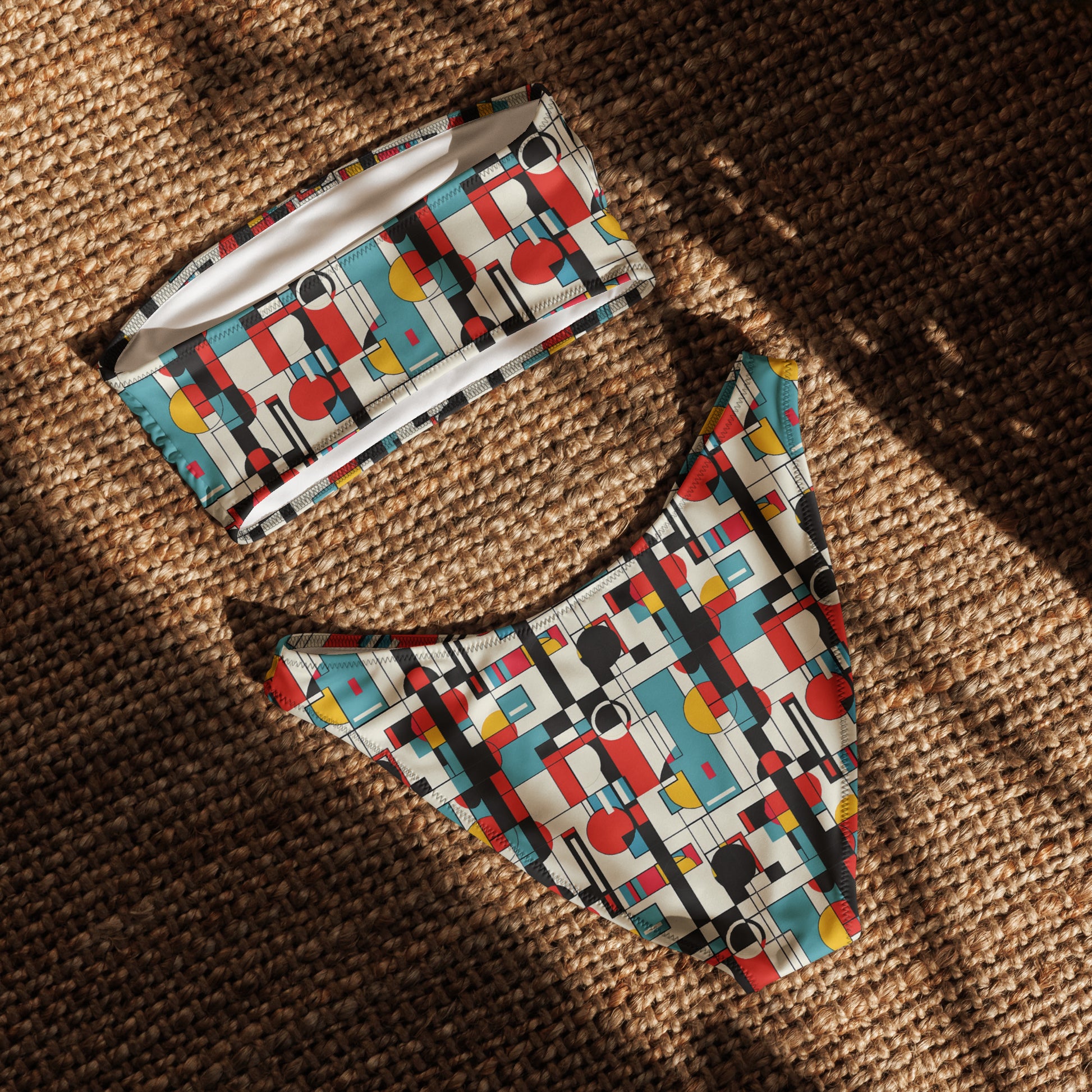nachhaltiger-bandeau-bikini-geometry-v7-recyceltes-material-mit-allover-druck-bikini-jlr-design-5 - JLR Design